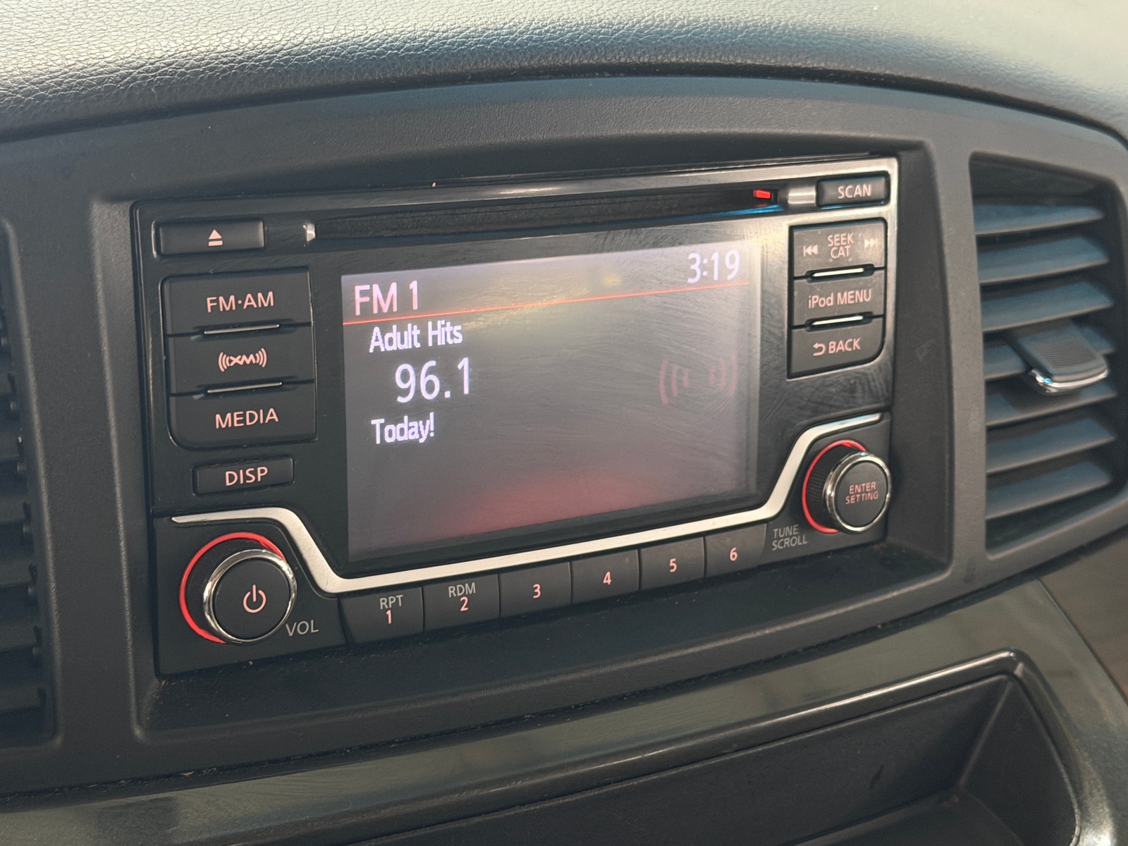 Thumbnail: 2015 Nissan Quest - 3