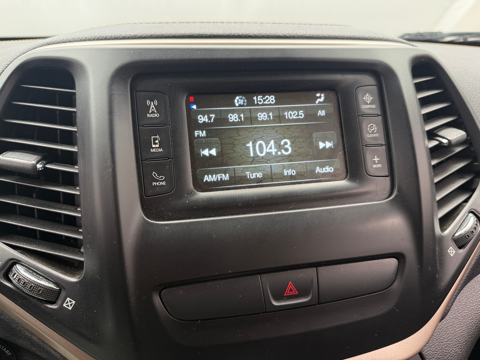 Thumbnail: 2018 Jeep Cherokee - 4