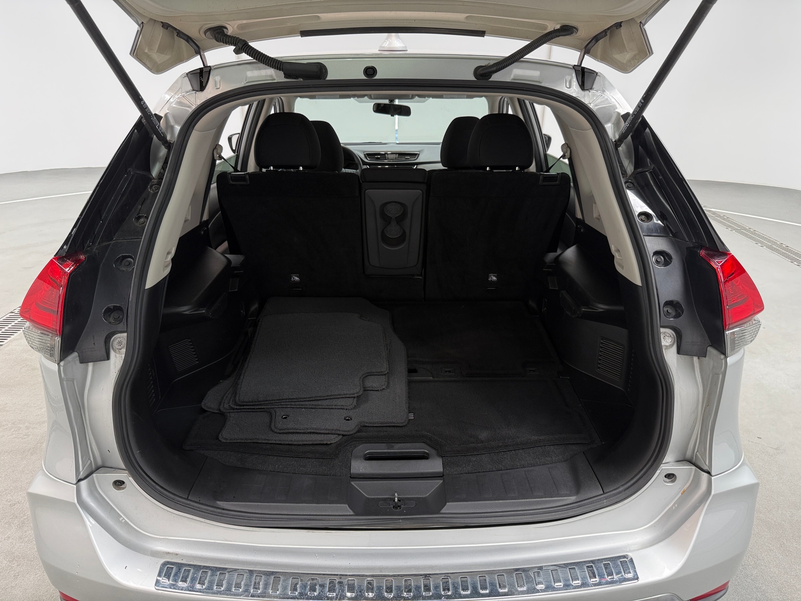 Thumbnail: 2017 Nissan Rogue - 7
