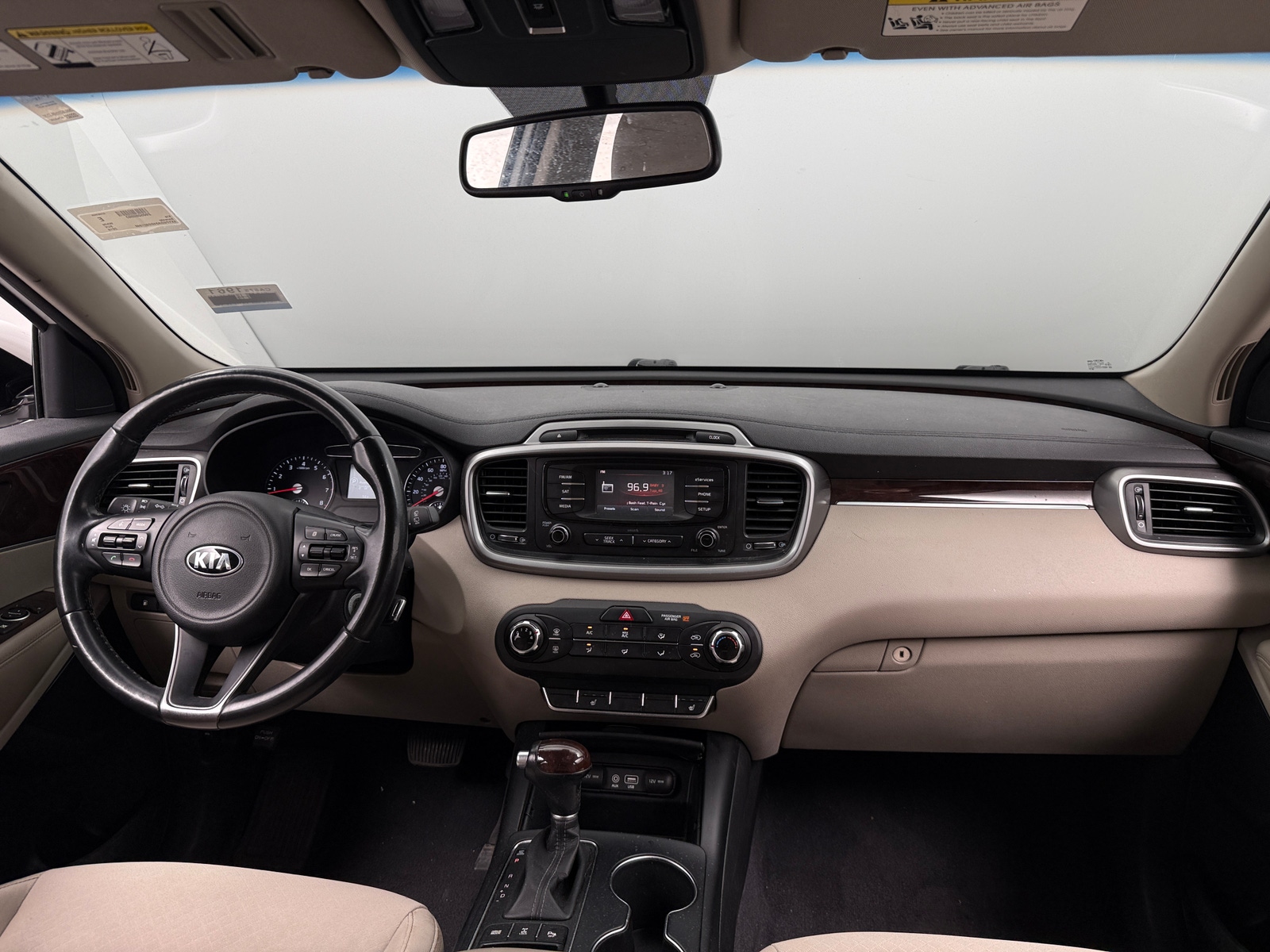 Thumbnail: 2016 Kia Sorento - 3