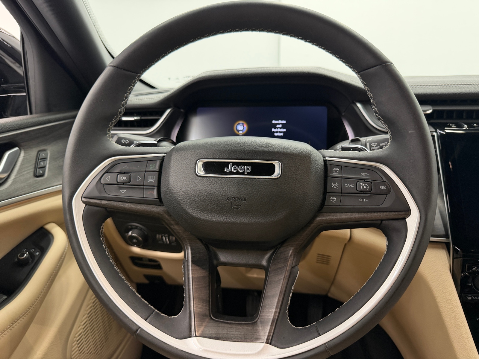 Thumbnail: 2023 Jeep Grand Cherokee - 4