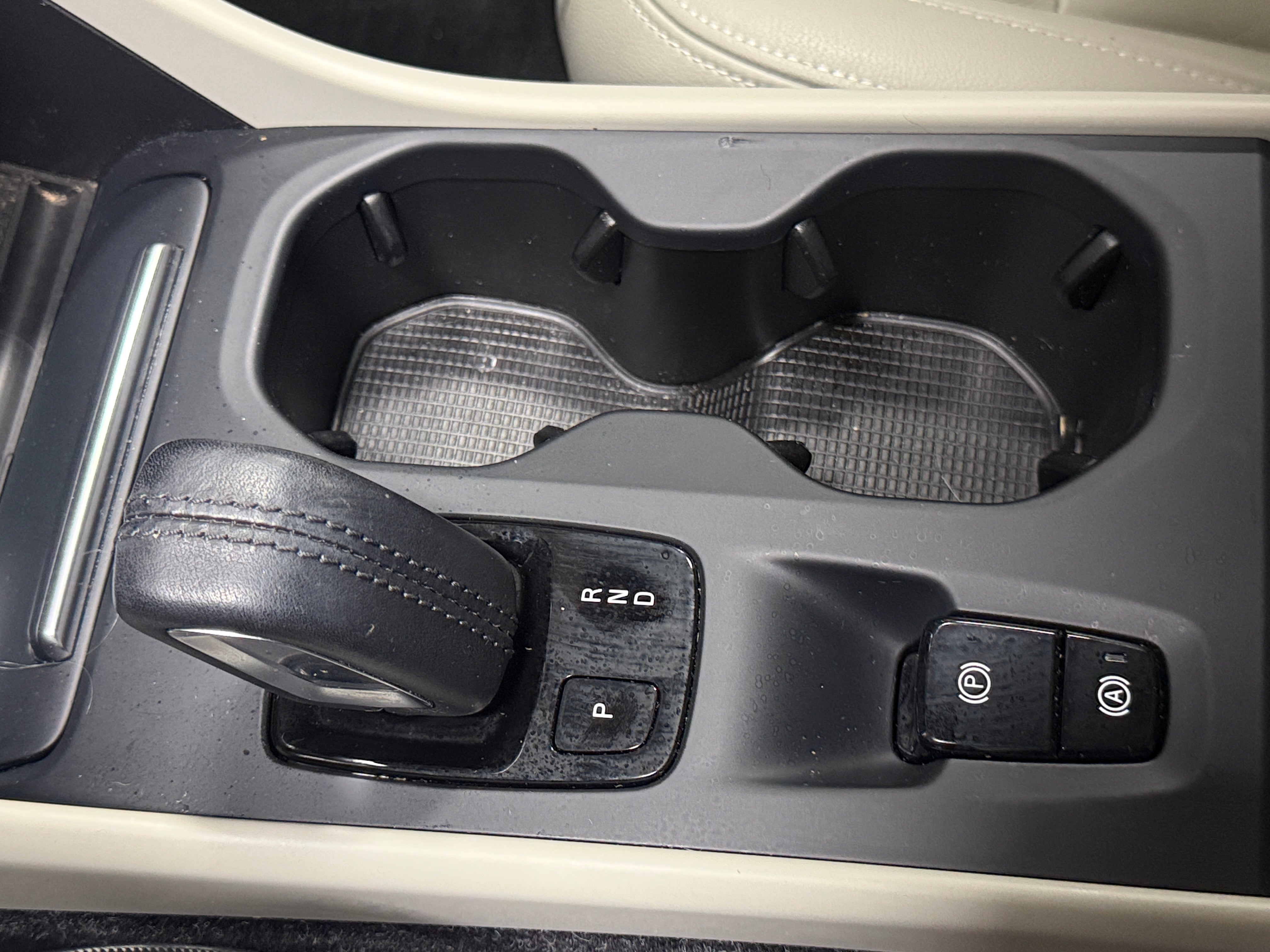 2021 Volvo XC40 Momentum - Photo 7
