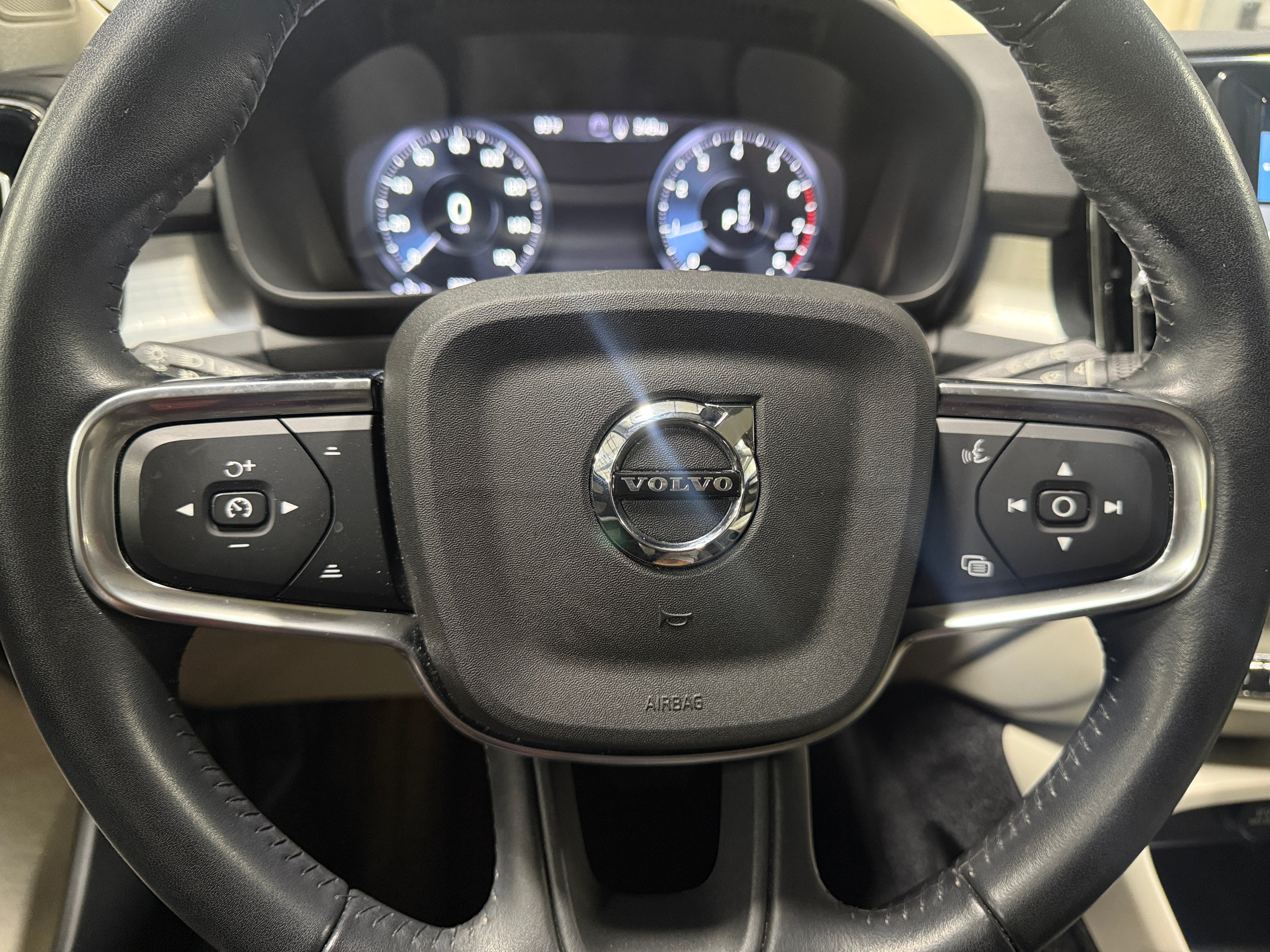 2021 Volvo XC40 Momentum - Photo 8
