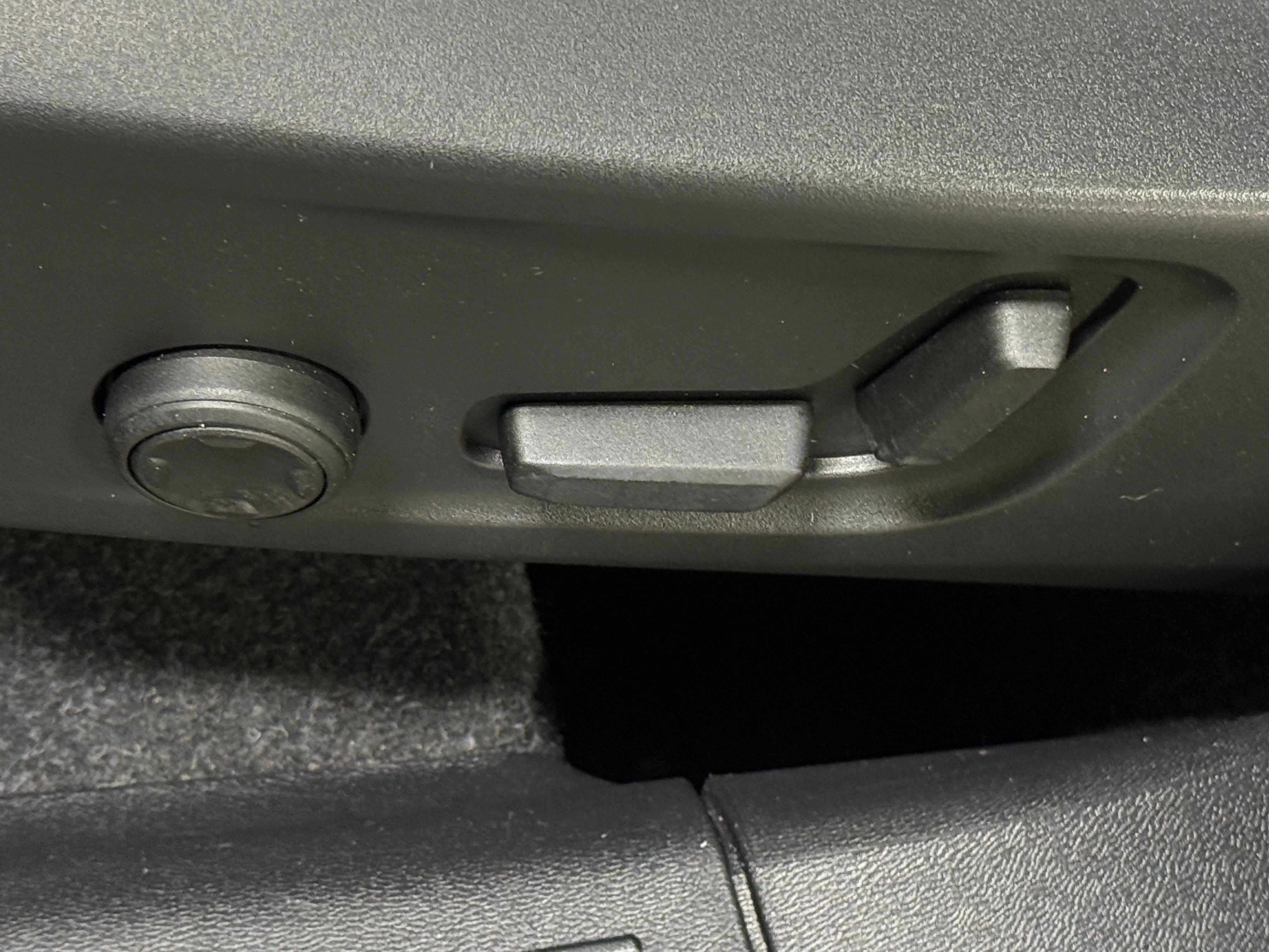 2021 Volvo XC40 Momentum - Photo 2