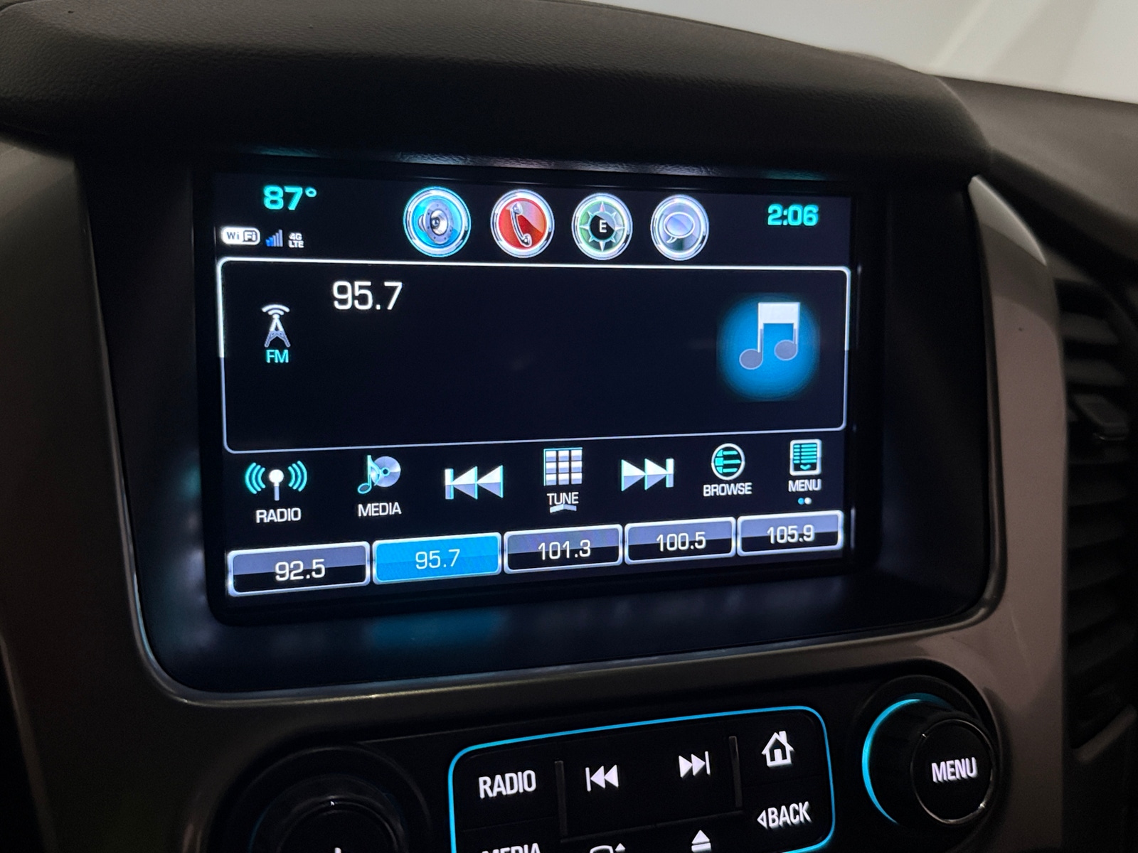 Thumbnail: 2020 Chevrolet Suburban - 3