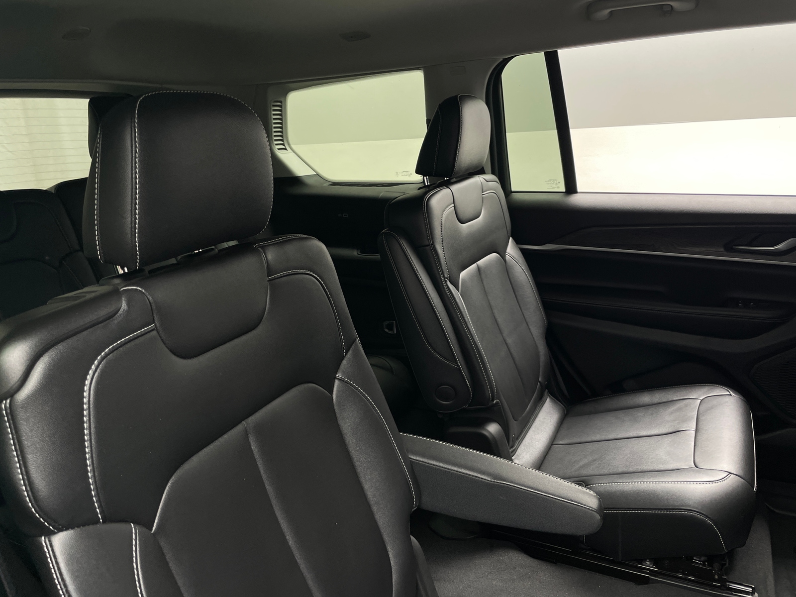 Thumbnail: 2023 Jeep Grand Cherokee L - 5