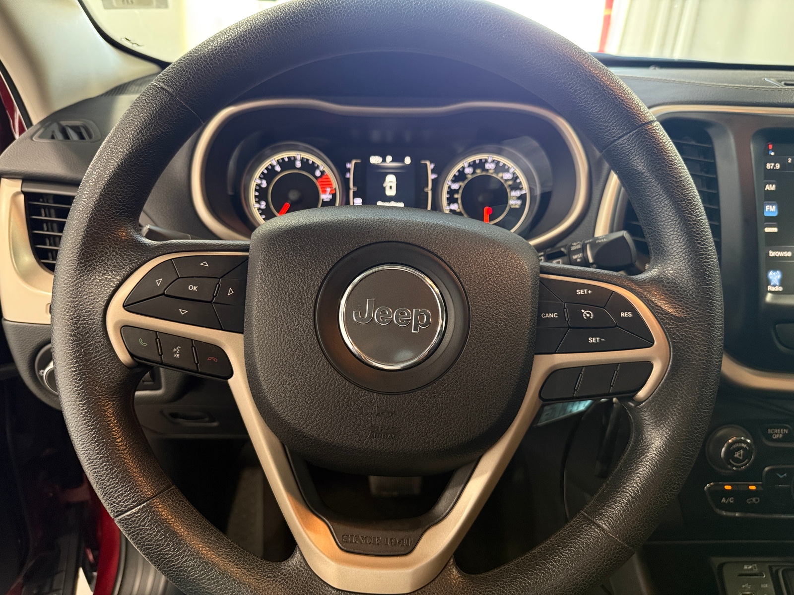 Thumbnail: 2018 Jeep Cherokee - 5