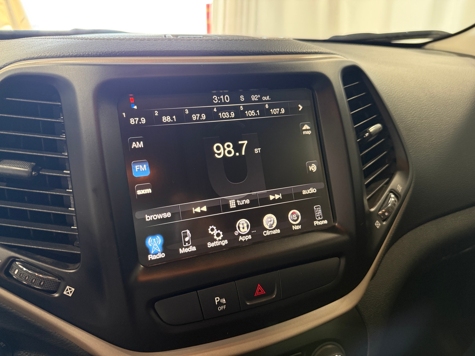 Thumbnail: 2018 Jeep Cherokee - 4