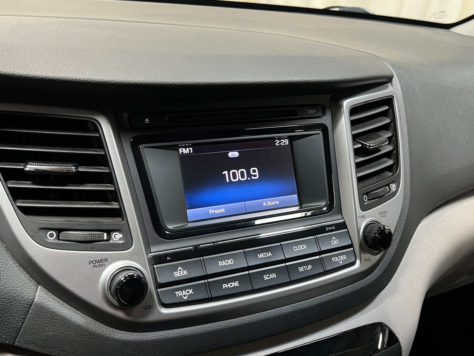 Thumbnail: 2017 Hyundai Tucson - 4