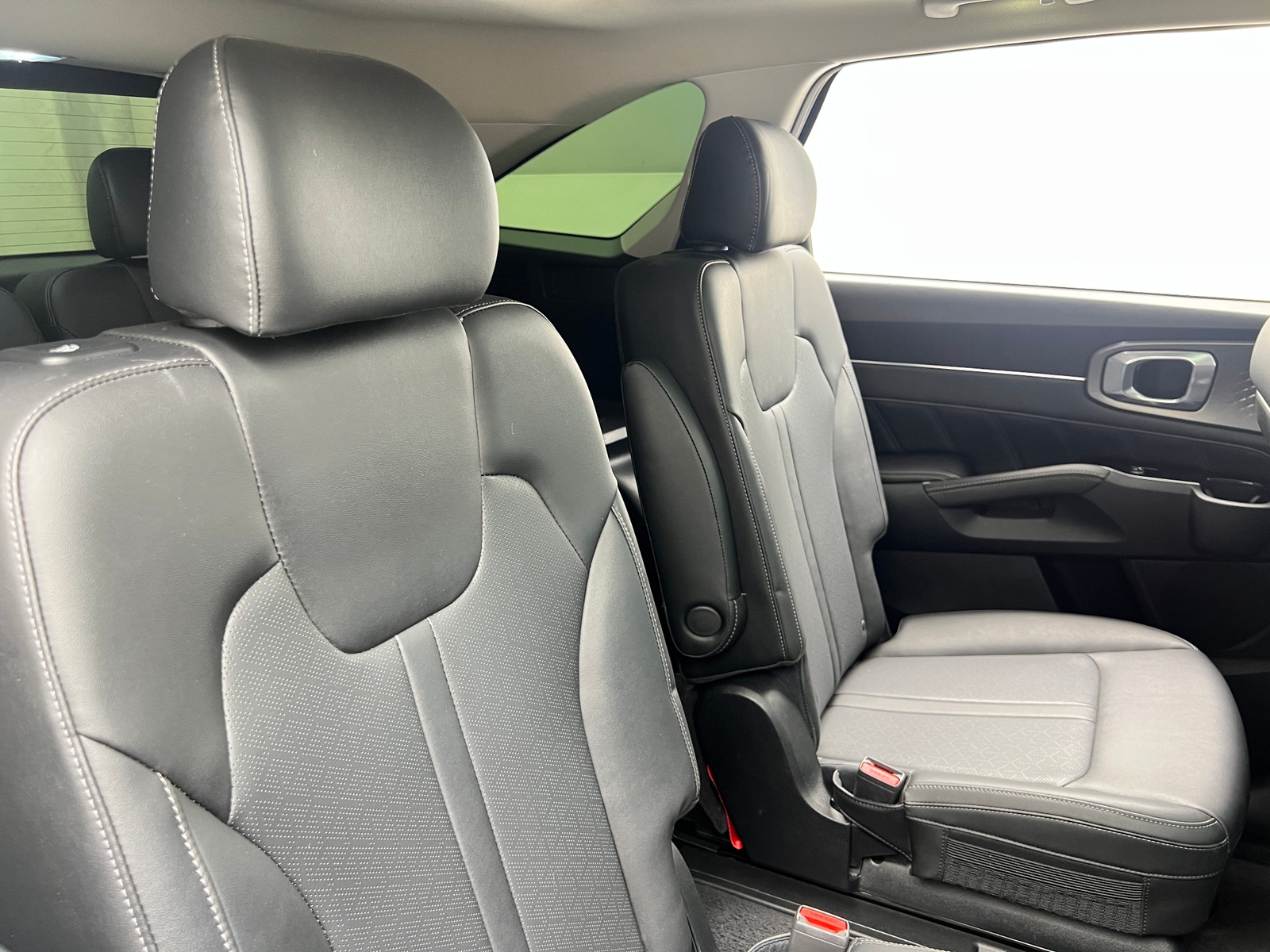 Thumbnail: 2023 Kia Sorento - 5