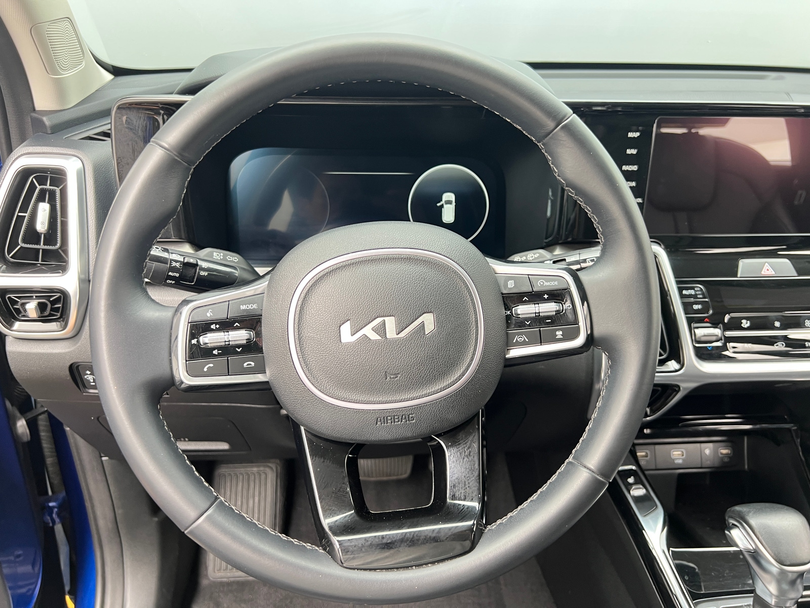 Thumbnail: 2023 Kia Sorento - 4