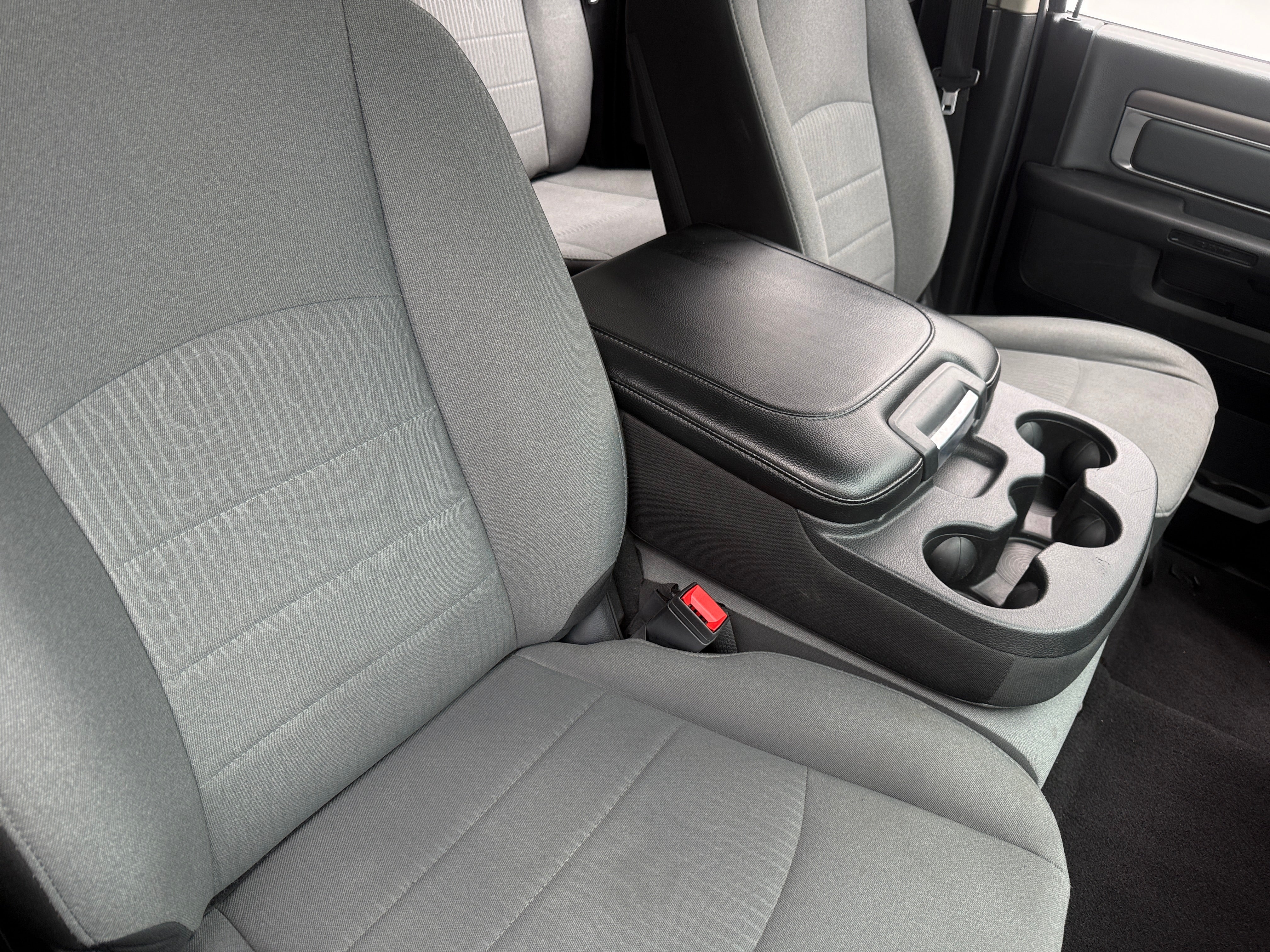 2024 RAM Ram 1500 Classic SLT - Photo 6