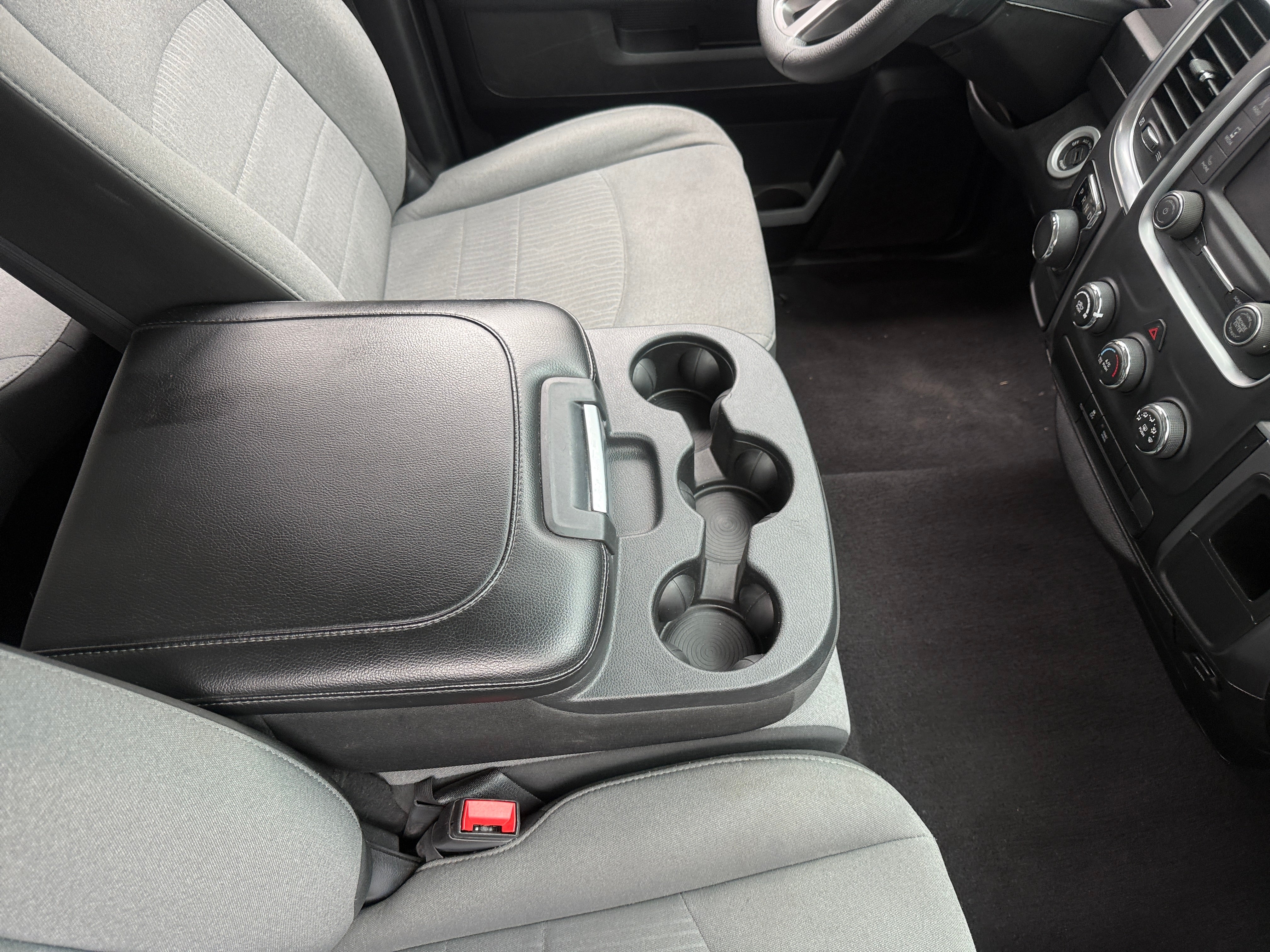 2024 RAM Ram 1500 Classic SLT - Photo 3