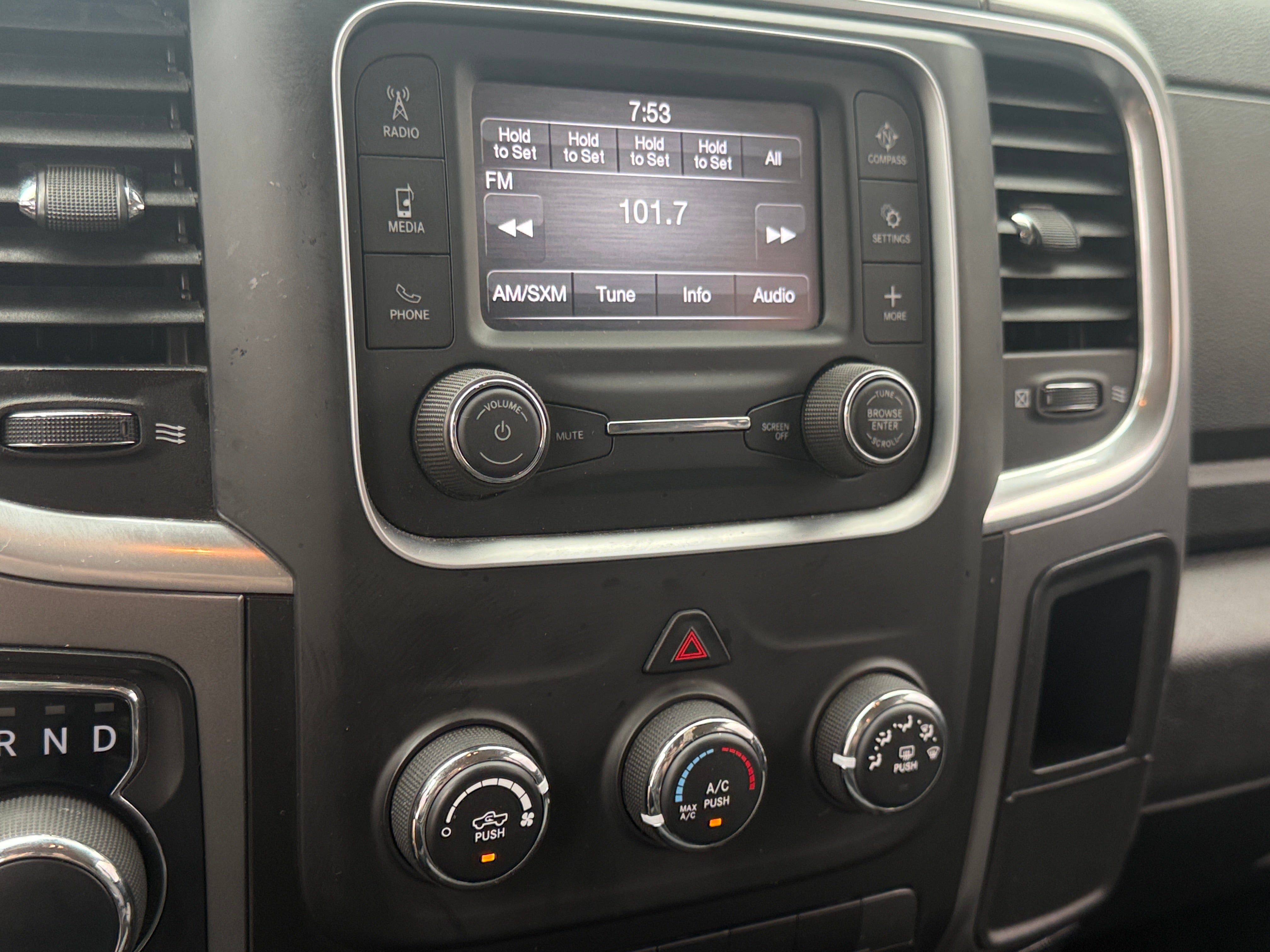 2024 RAM Ram 1500 Classic SLT - Photo 10