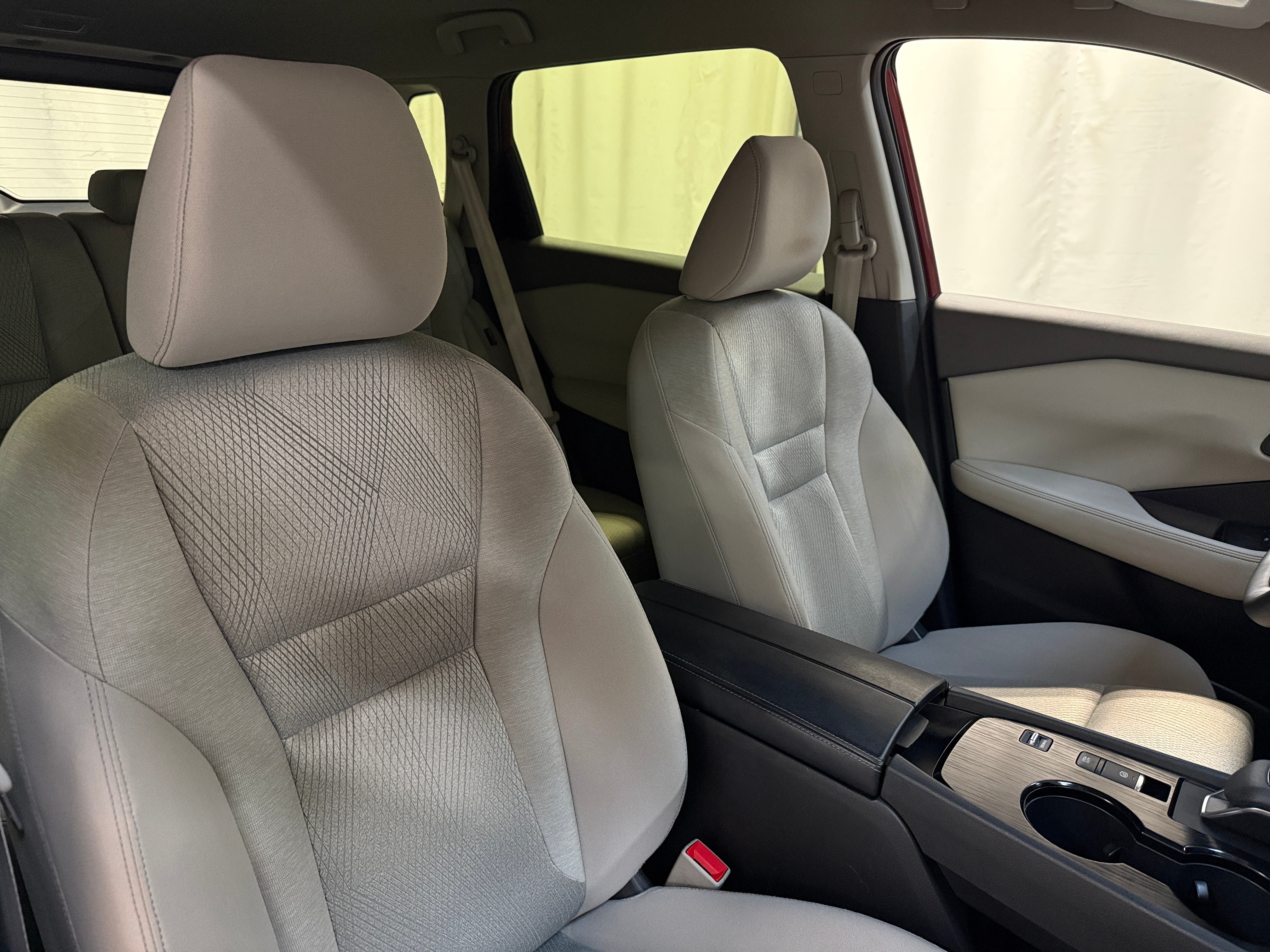2025 Nissan Rogue SV - Photo 2