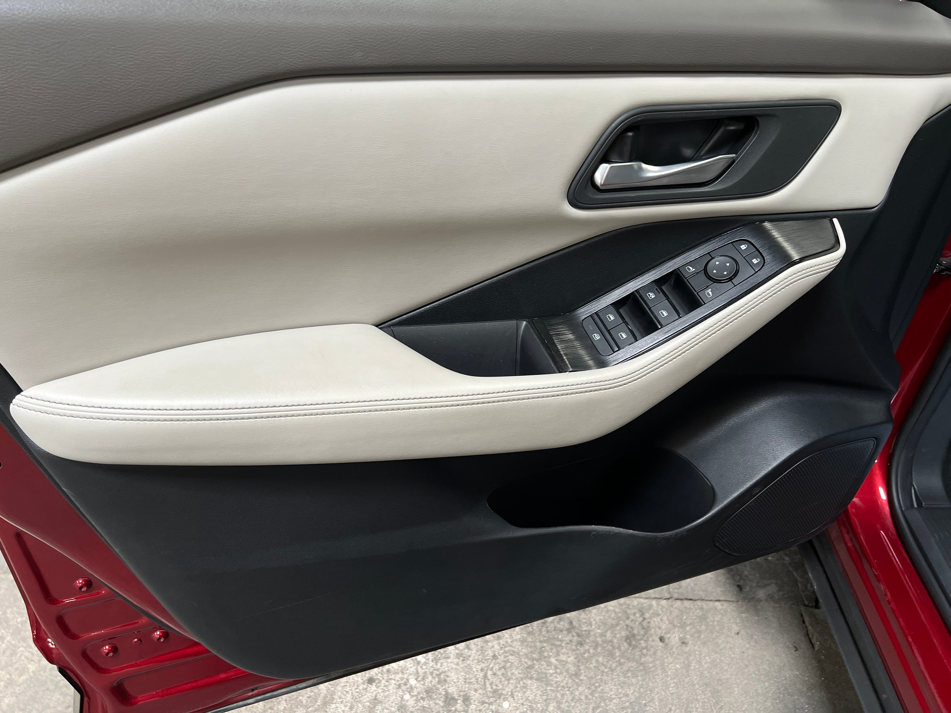 2025 Nissan Rogue SV - Photo 7