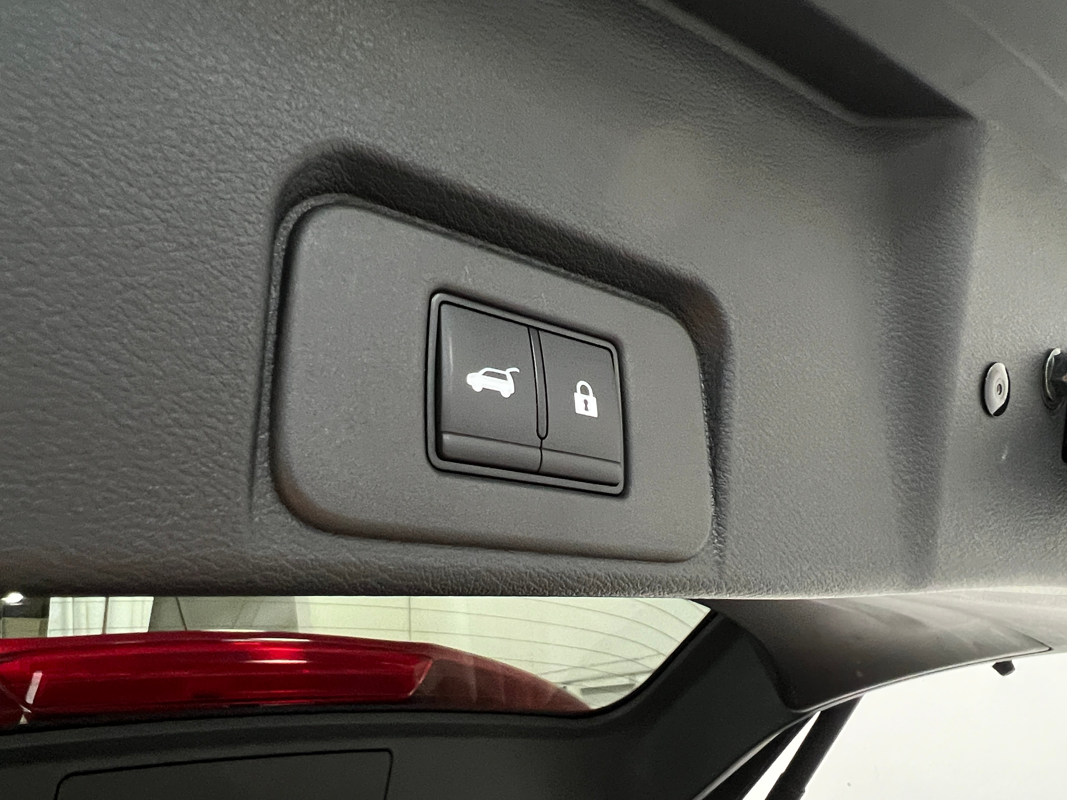 2025 Nissan Rogue SV - Photo 18