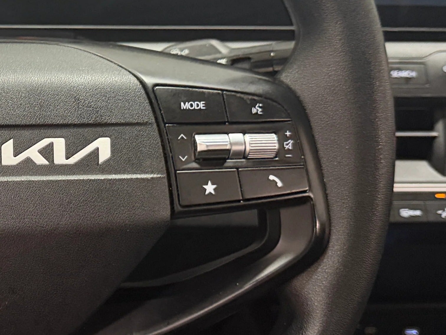 2025 Kia K4 LXS - Photo 14