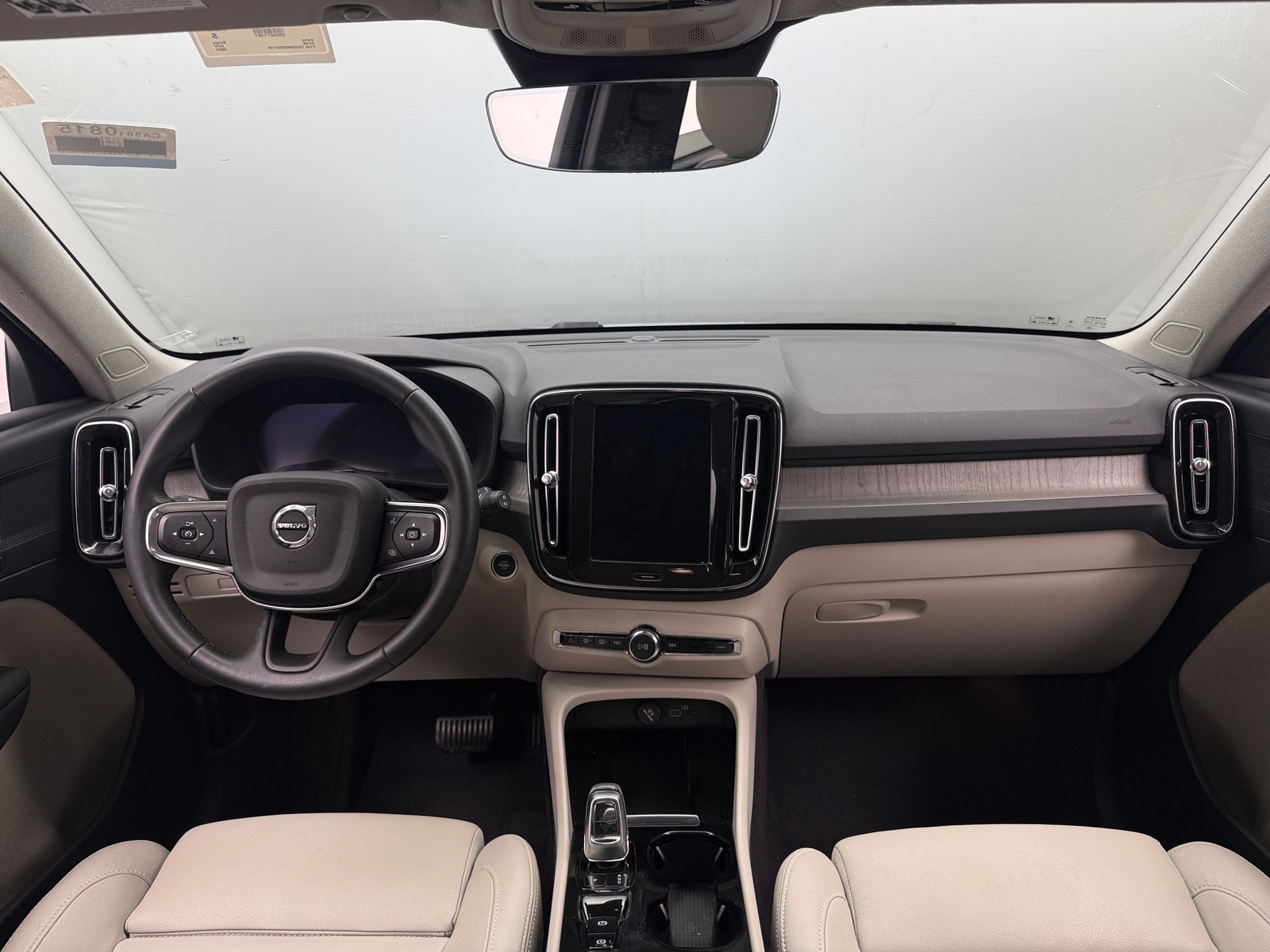 Thumbnail: 2024 Volvo XC40 - 2