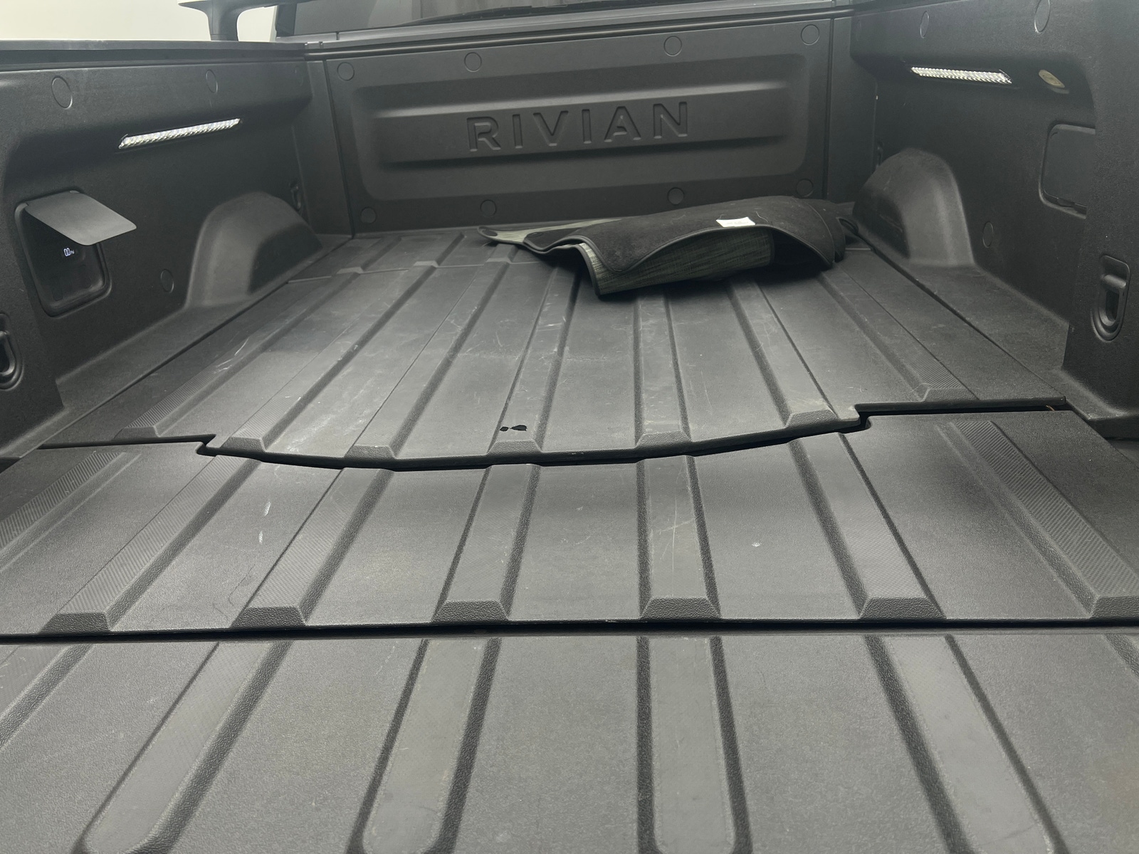 Thumbnail: 2023 Rivian R1T - 6