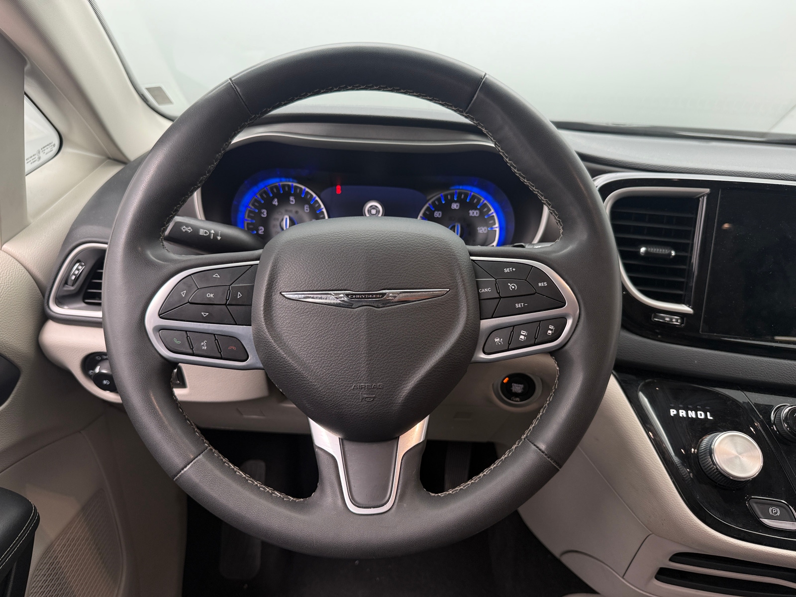 Thumbnail: 2023 Chrysler Pacifica - 4