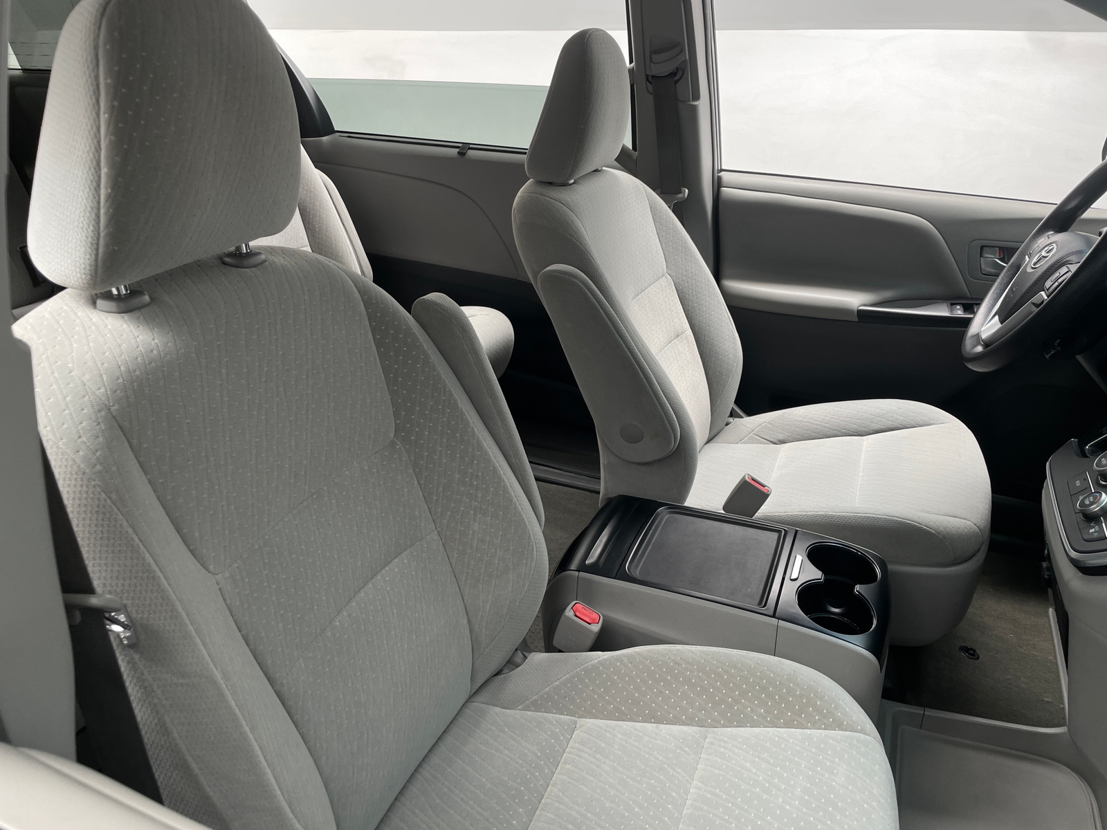Thumbnail: 2017 Toyota Sienna - 2