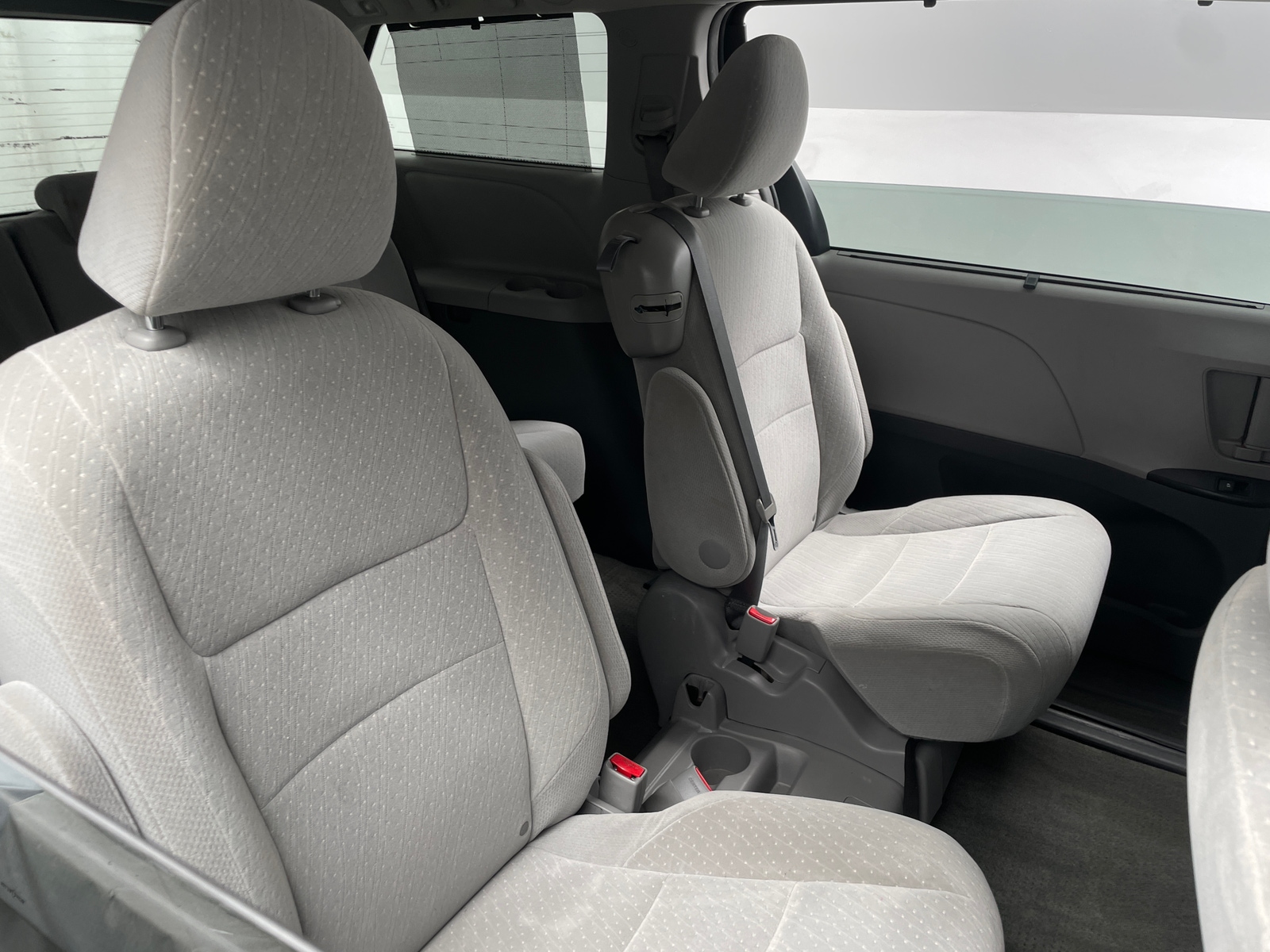 Thumbnail: 2017 Toyota Sienna - 6