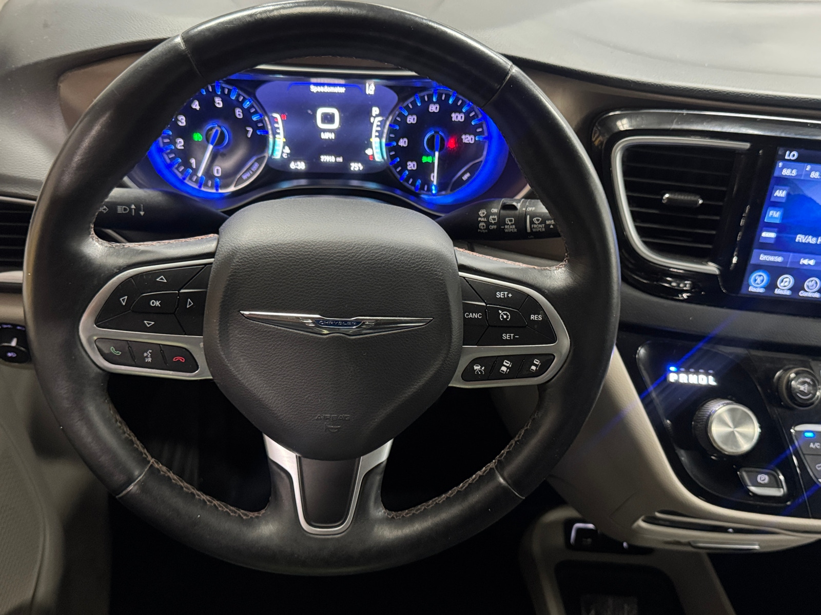 Thumbnail: 2017 Chrysler Pacifica - 4
