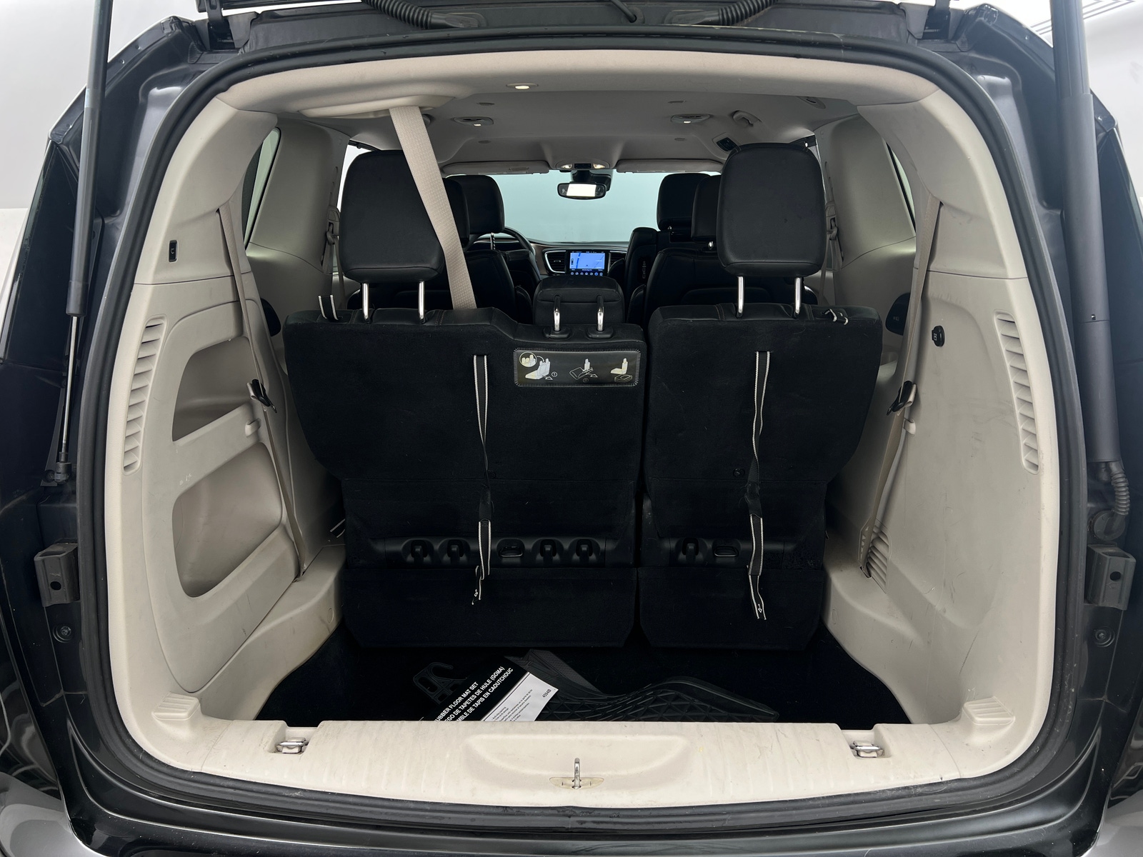Thumbnail: 2017 Chrysler Pacifica - 6