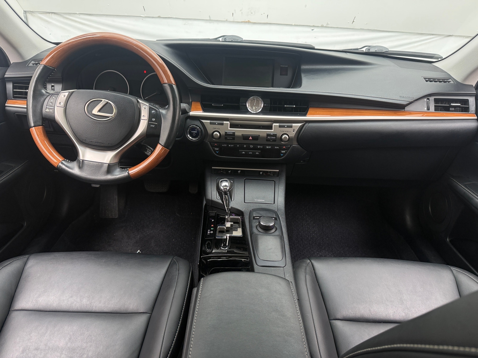 Thumbnail: 2013 Lexus ES - 2