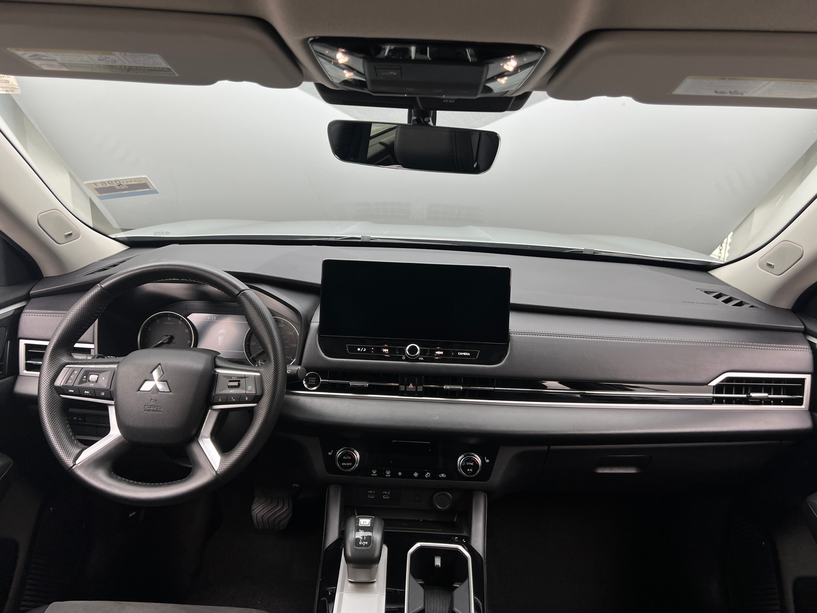 Thumbnail: 2025 Mitsubishi Outlander - 3
