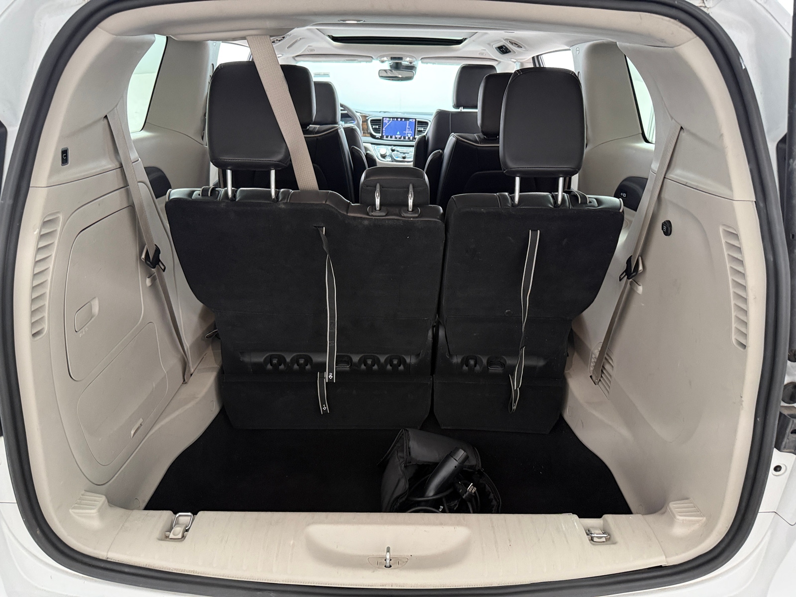 Thumbnail: 2023 Chrysler Pacifica - 6