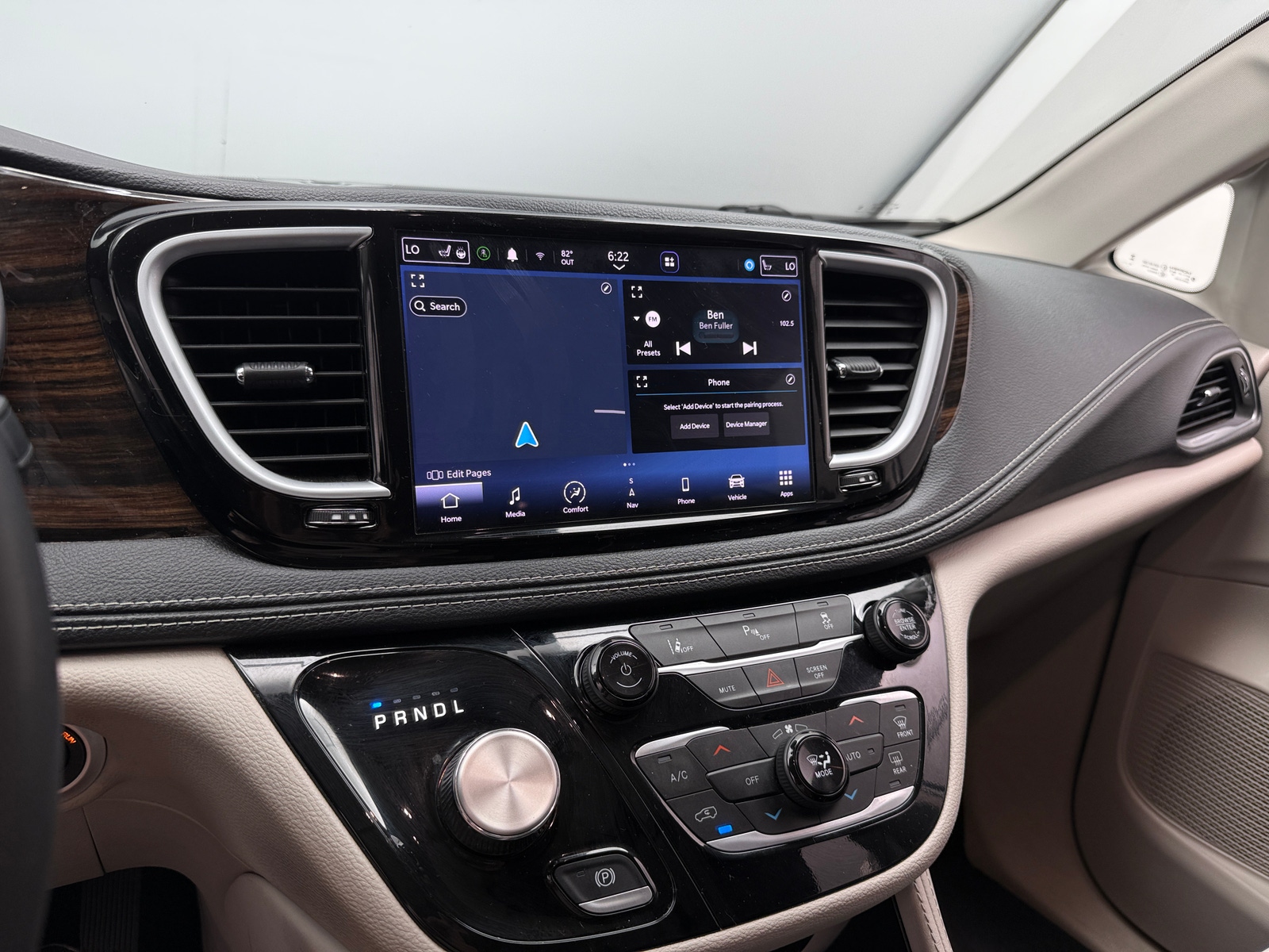 Thumbnail: 2023 Chrysler Pacifica - 3