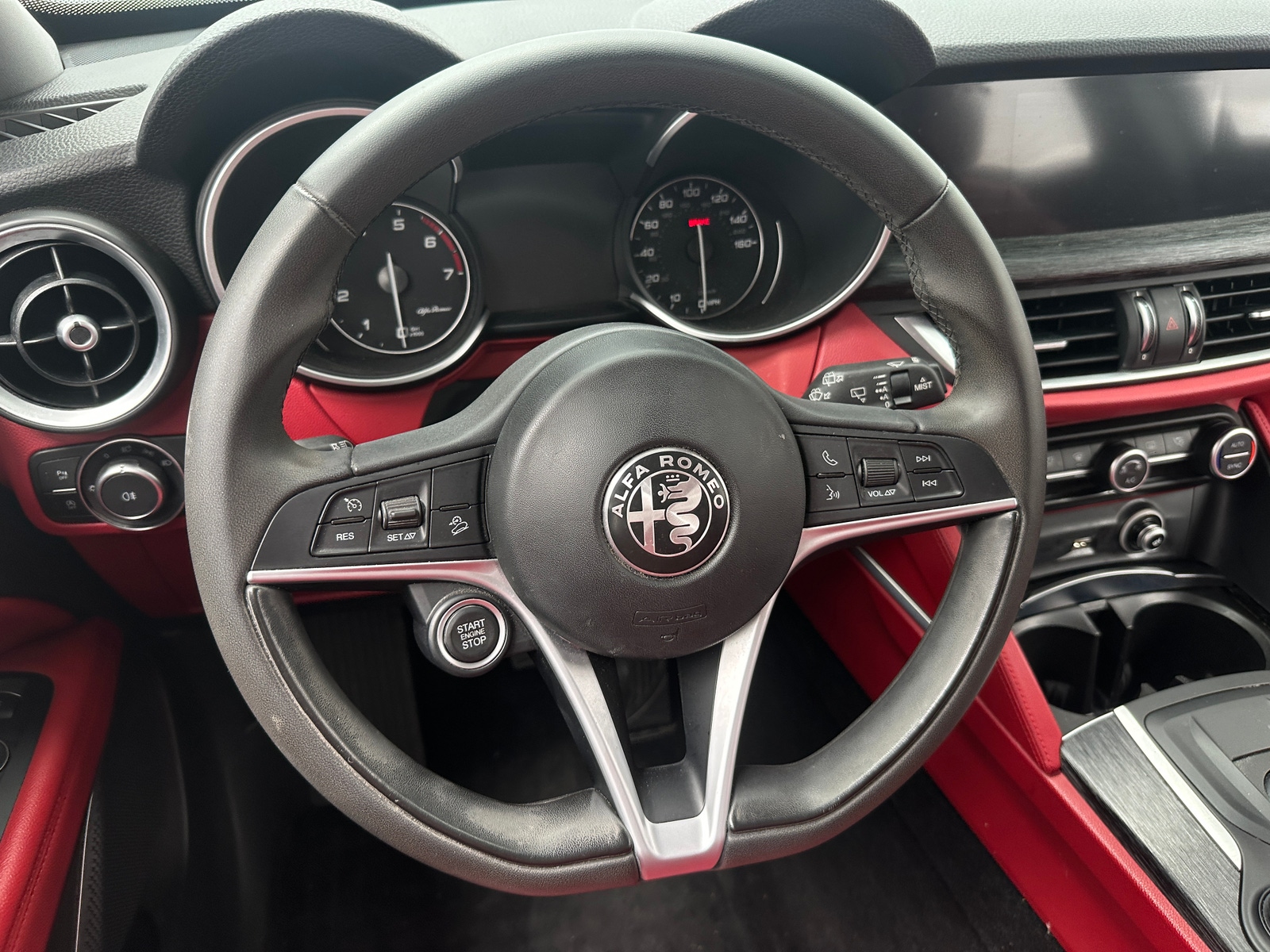 Thumbnail: 2019 Alfa Romeo Stelvio - 4