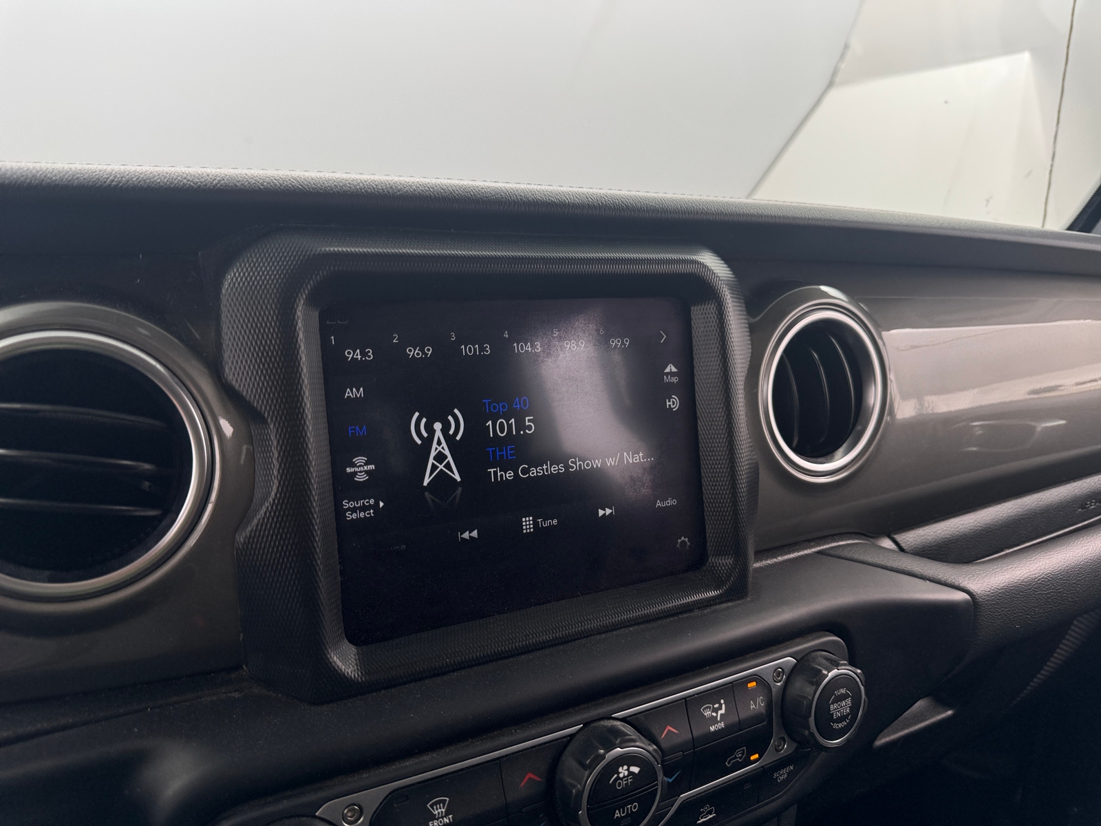 Thumbnail: 2023 Jeep Gladiator - 4