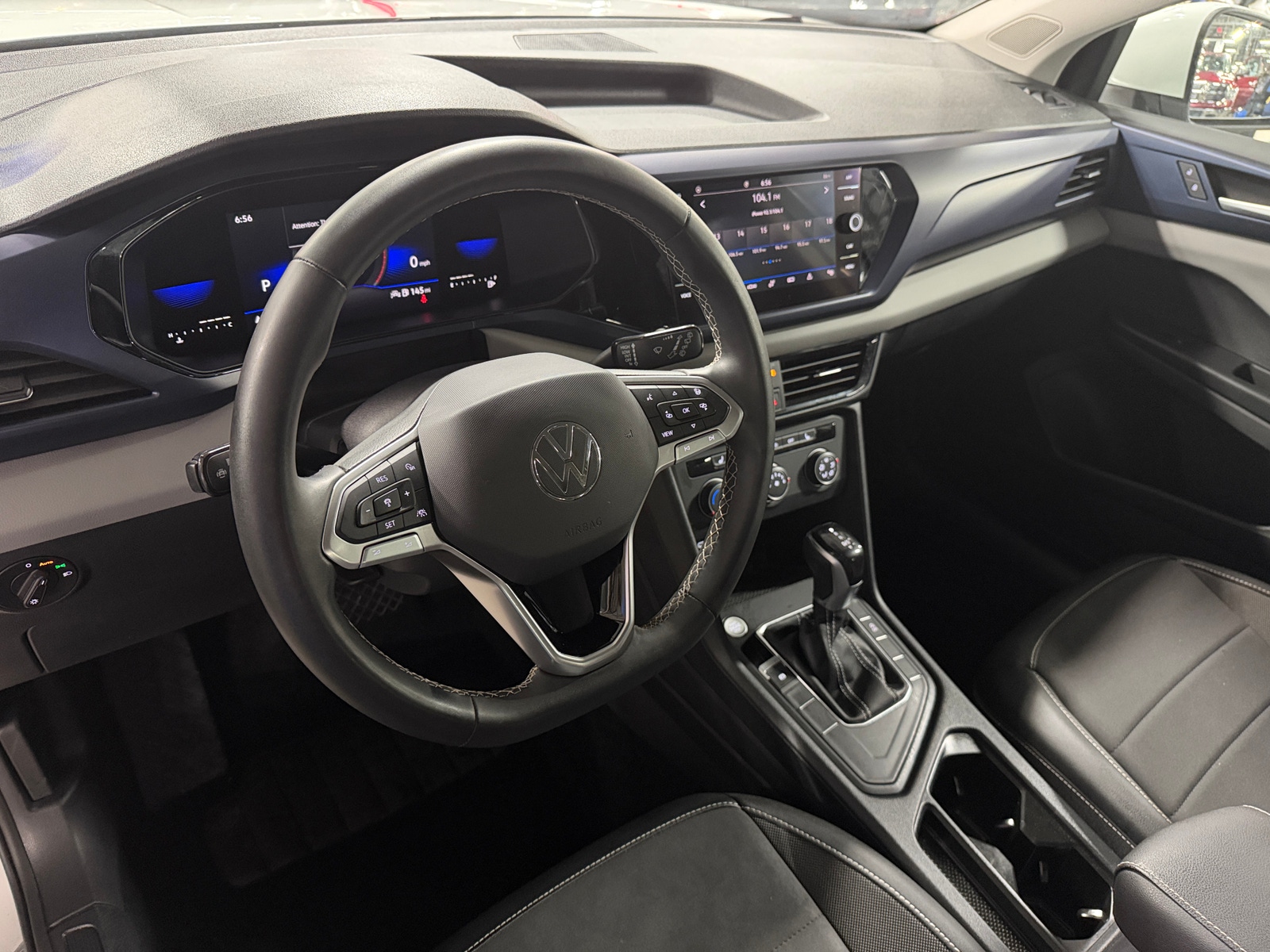 Thumbnail: 2022 Volkswagen Taos - 4