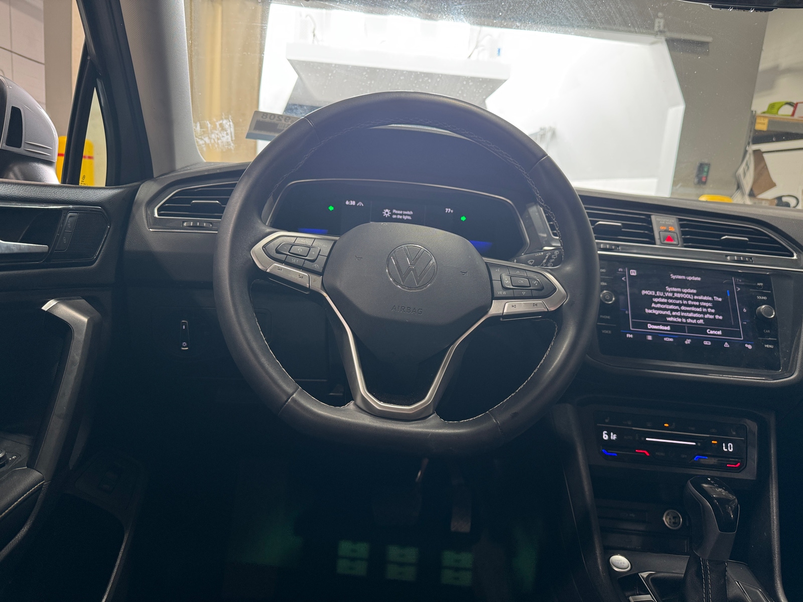 Thumbnail: 2022 Volkswagen Tiguan - 4