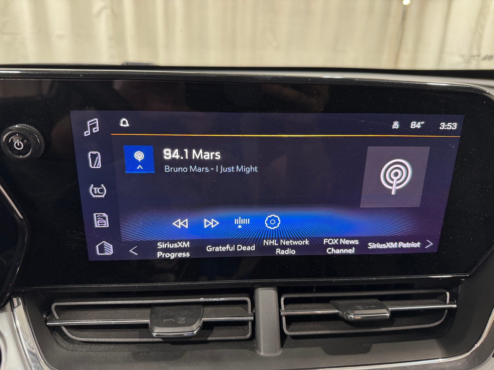 Thumbnail: 2025 Chevrolet Trax - 4