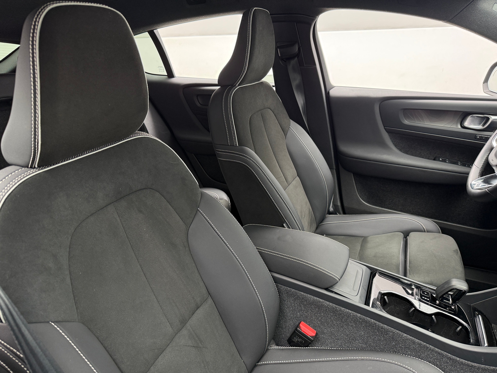 Thumbnail: 2023 Volvo C40 - 2