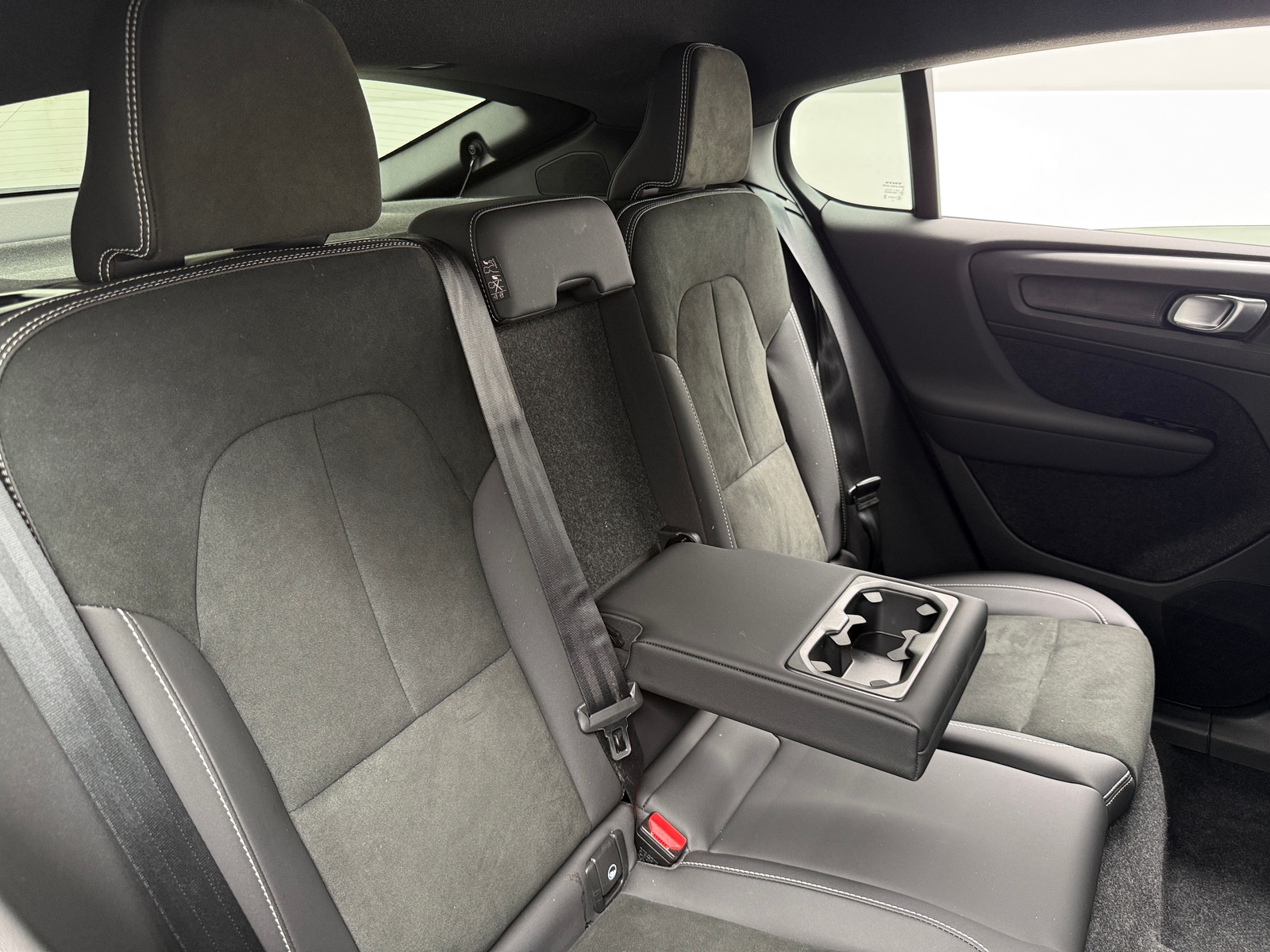 Thumbnail: 2023 Volvo C40 - 6