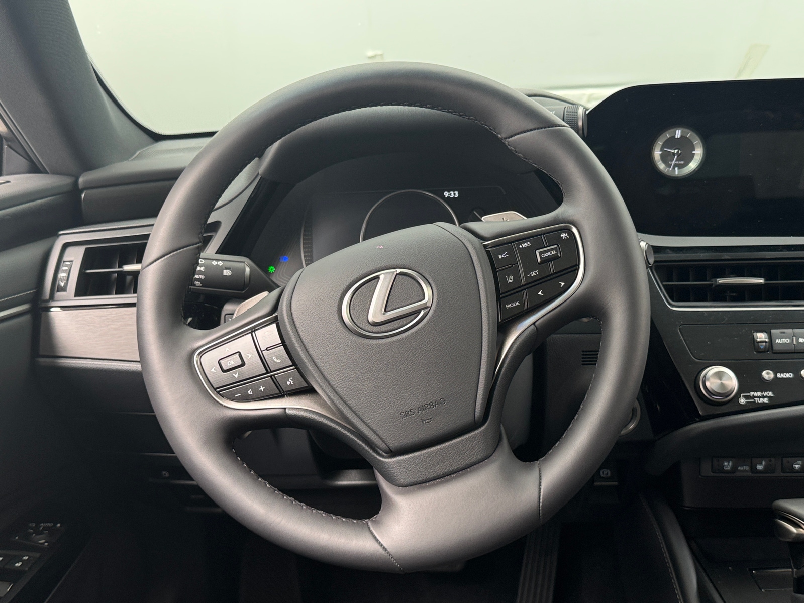 Thumbnail: 2025 Lexus ES - 4