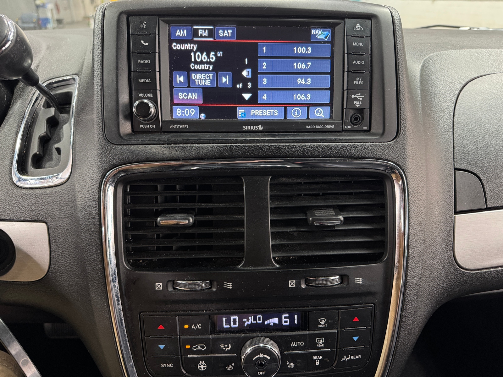 Thumbnail: 2017 Dodge Grand Caravan - 3