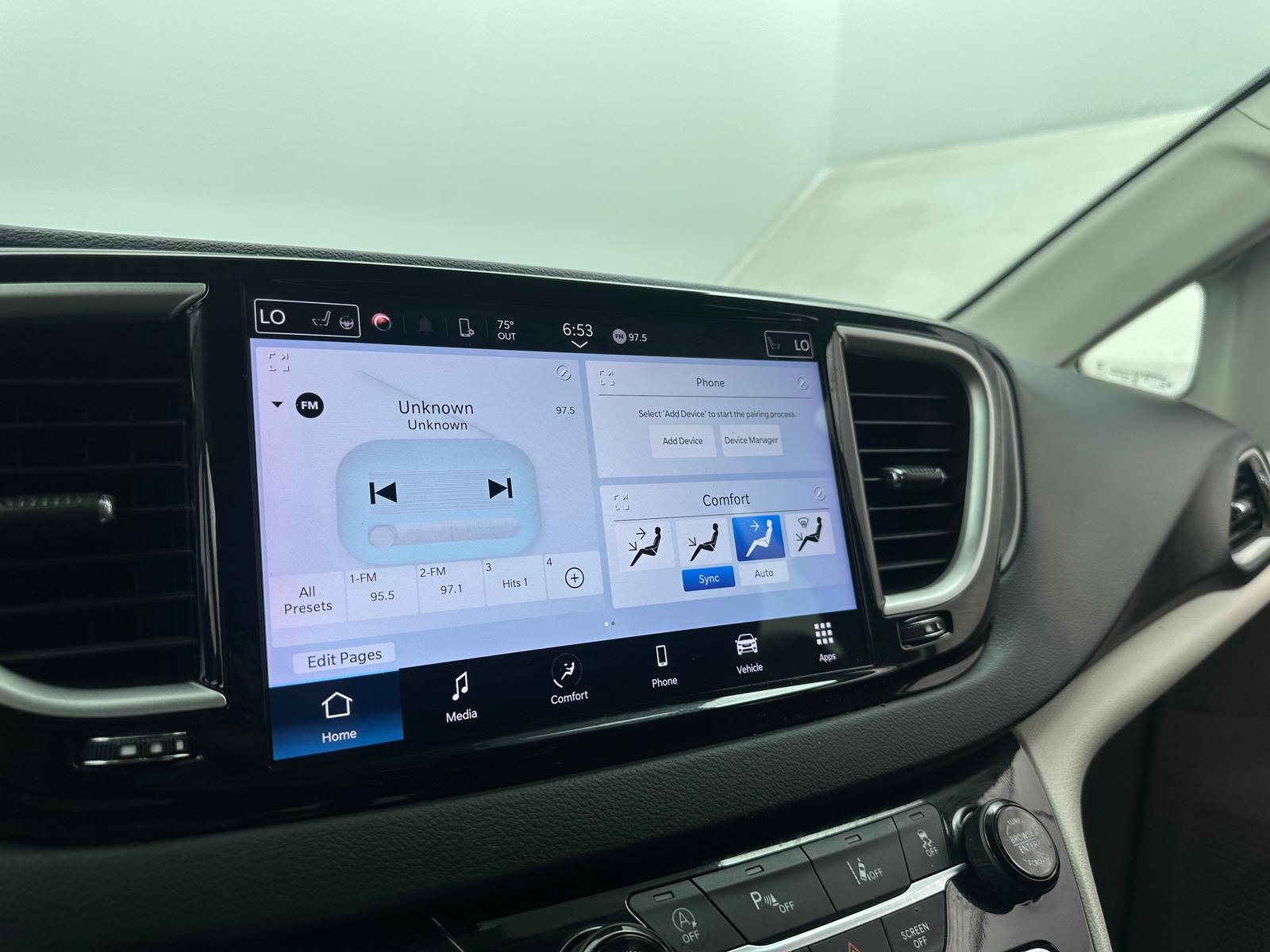 Thumbnail: 2024 Chrysler Pacifica - 3