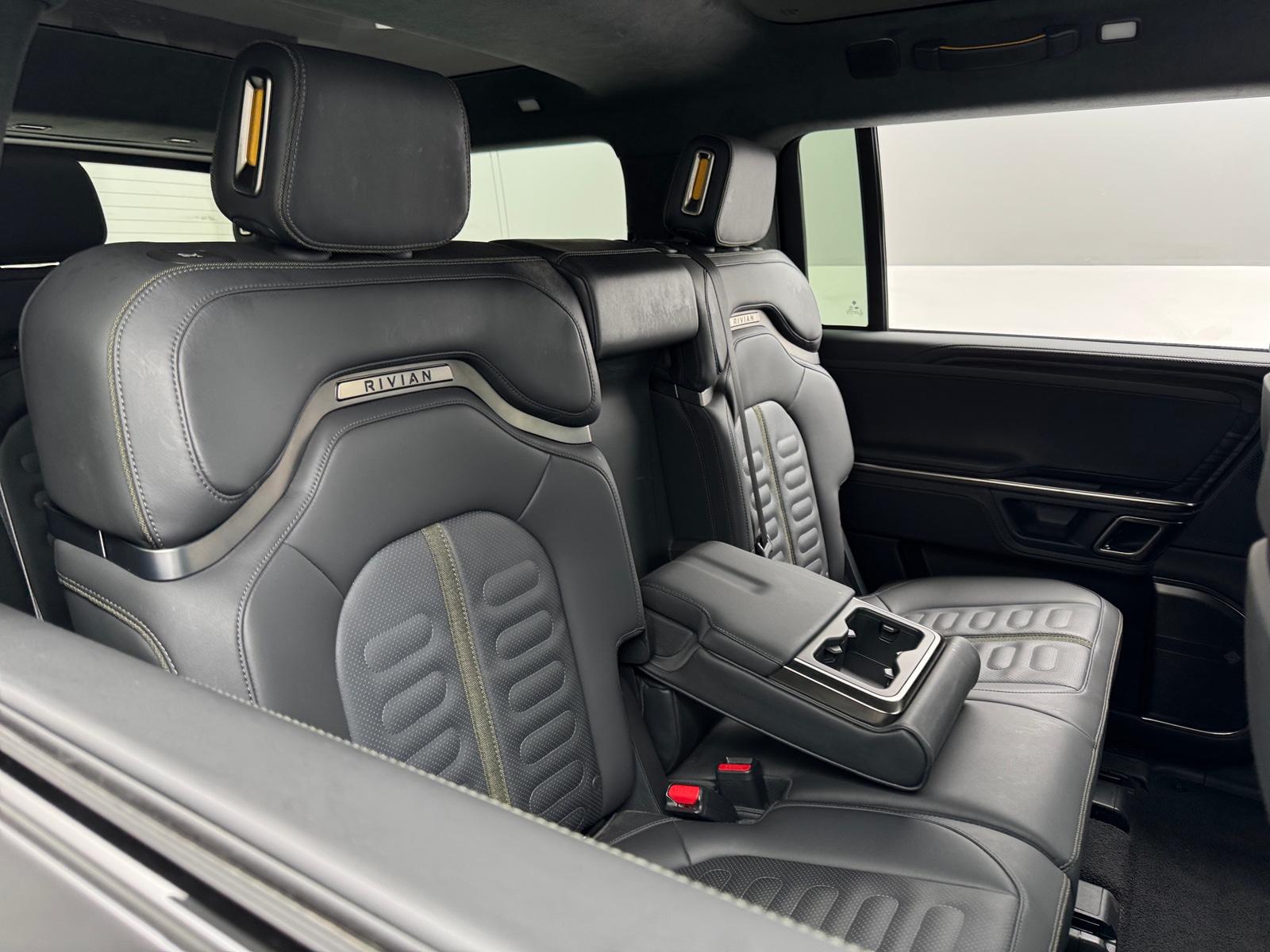 Thumbnail: 2023 Rivian R1S - 5