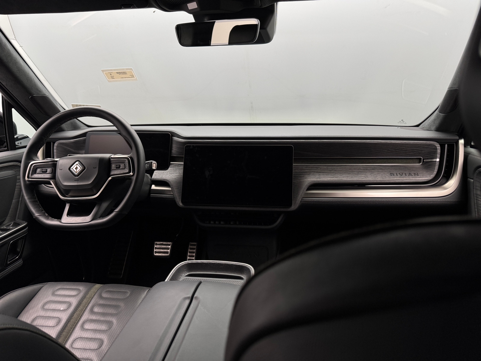 Thumbnail: 2023 Rivian R1S - 2