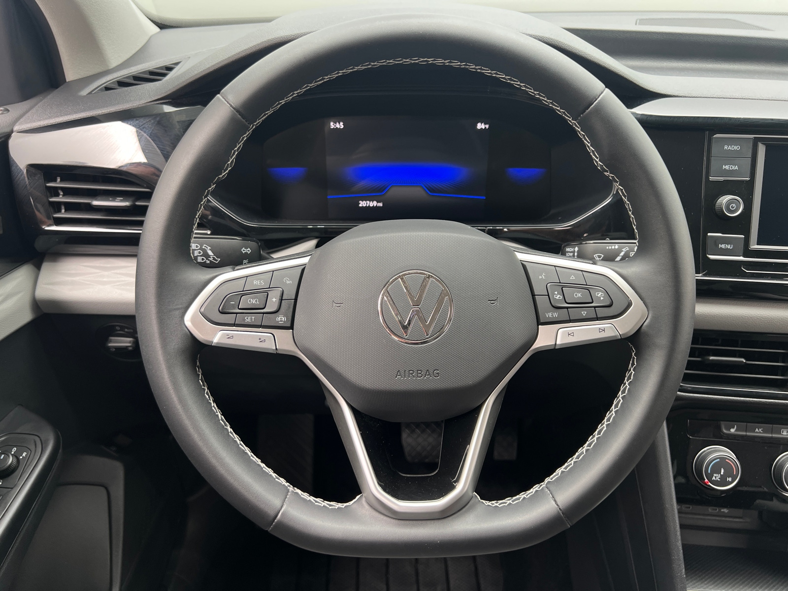 Thumbnail: 2023 Volkswagen Taos - 5