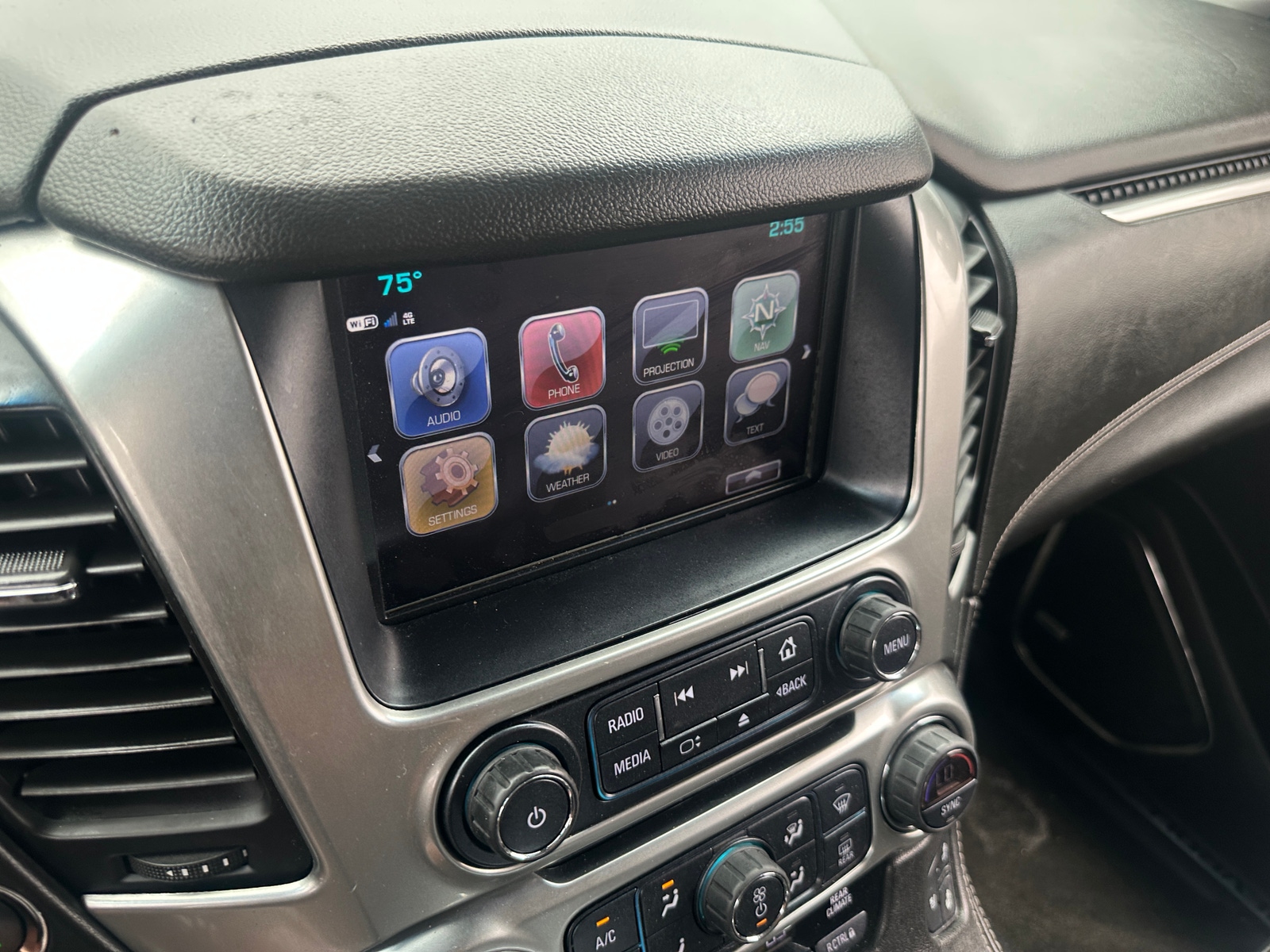 Thumbnail: 2018 Chevrolet Tahoe - 3
