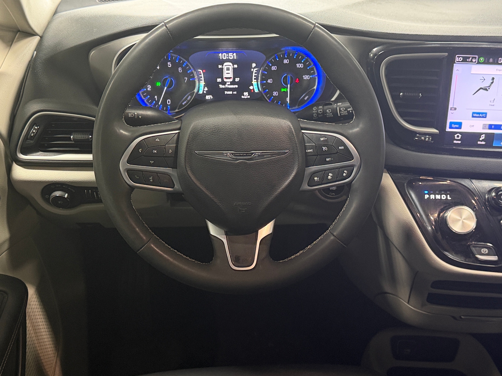 Thumbnail: 2023 Chrysler Pacifica - 4