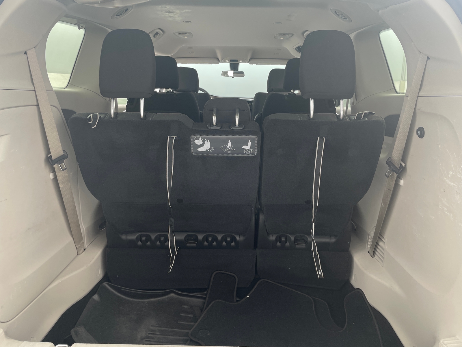 Thumbnail: 2021 Chrysler Voyager - 7