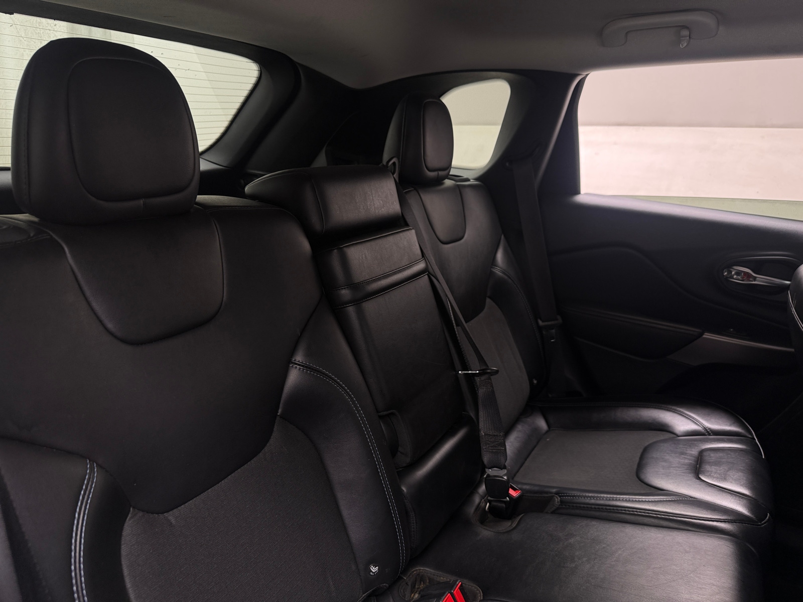 Thumbnail: 2019 Jeep Cherokee - 6